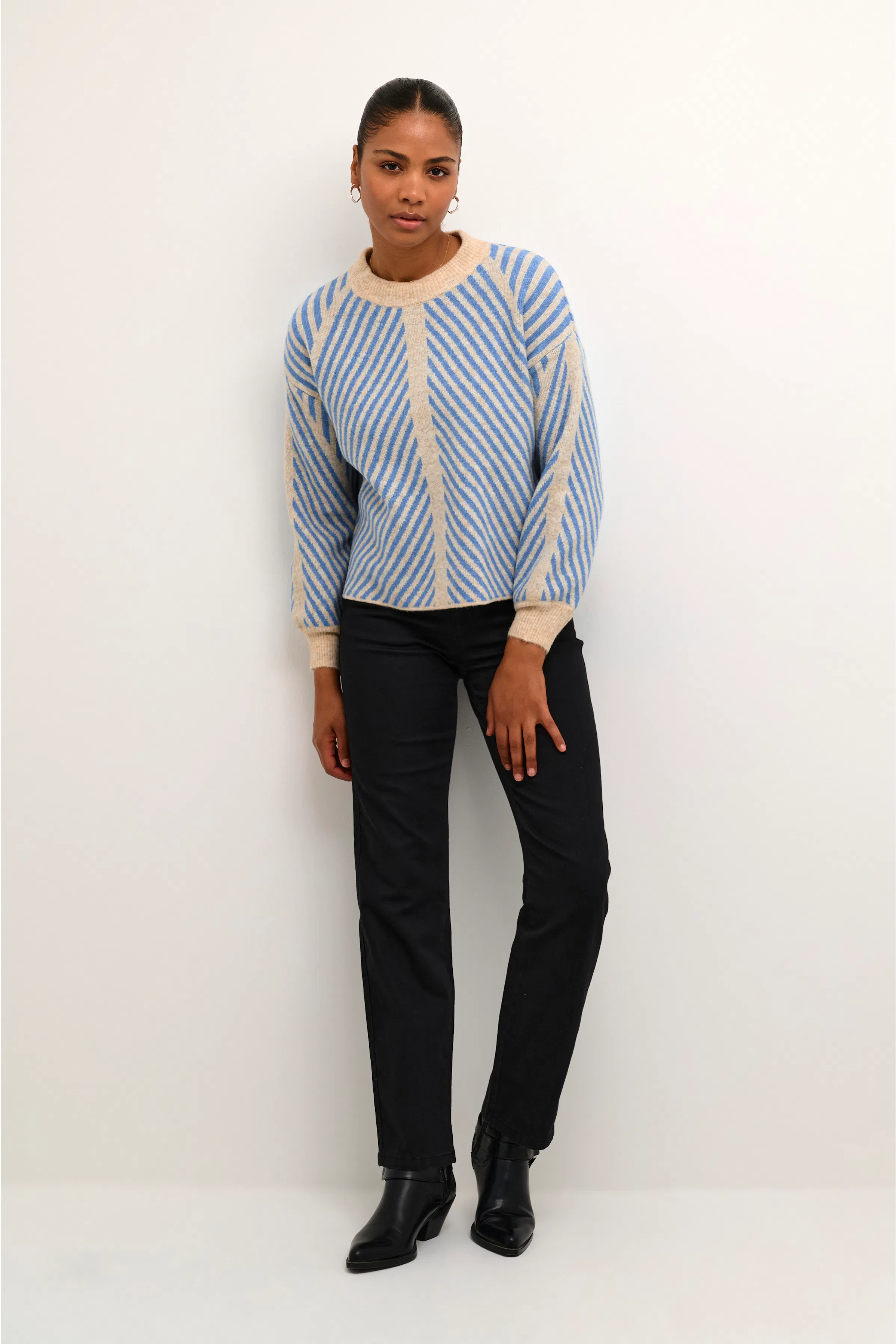 KAvera Pullover LOOKBOOK FRONT 10507817-104928