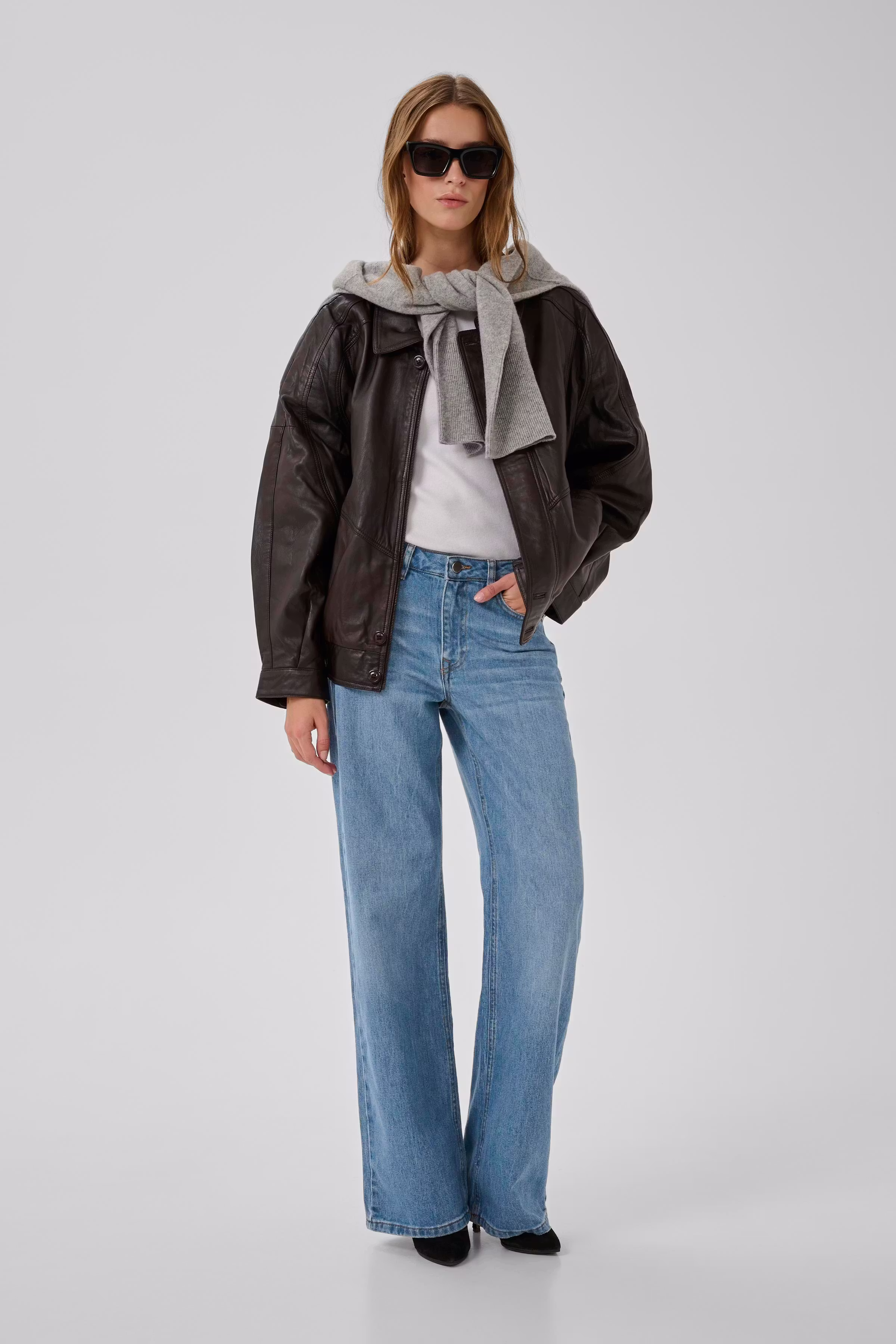 05 THE LOUIS HIGH WIDE JEANS LOCATION NONE 10704222-100054