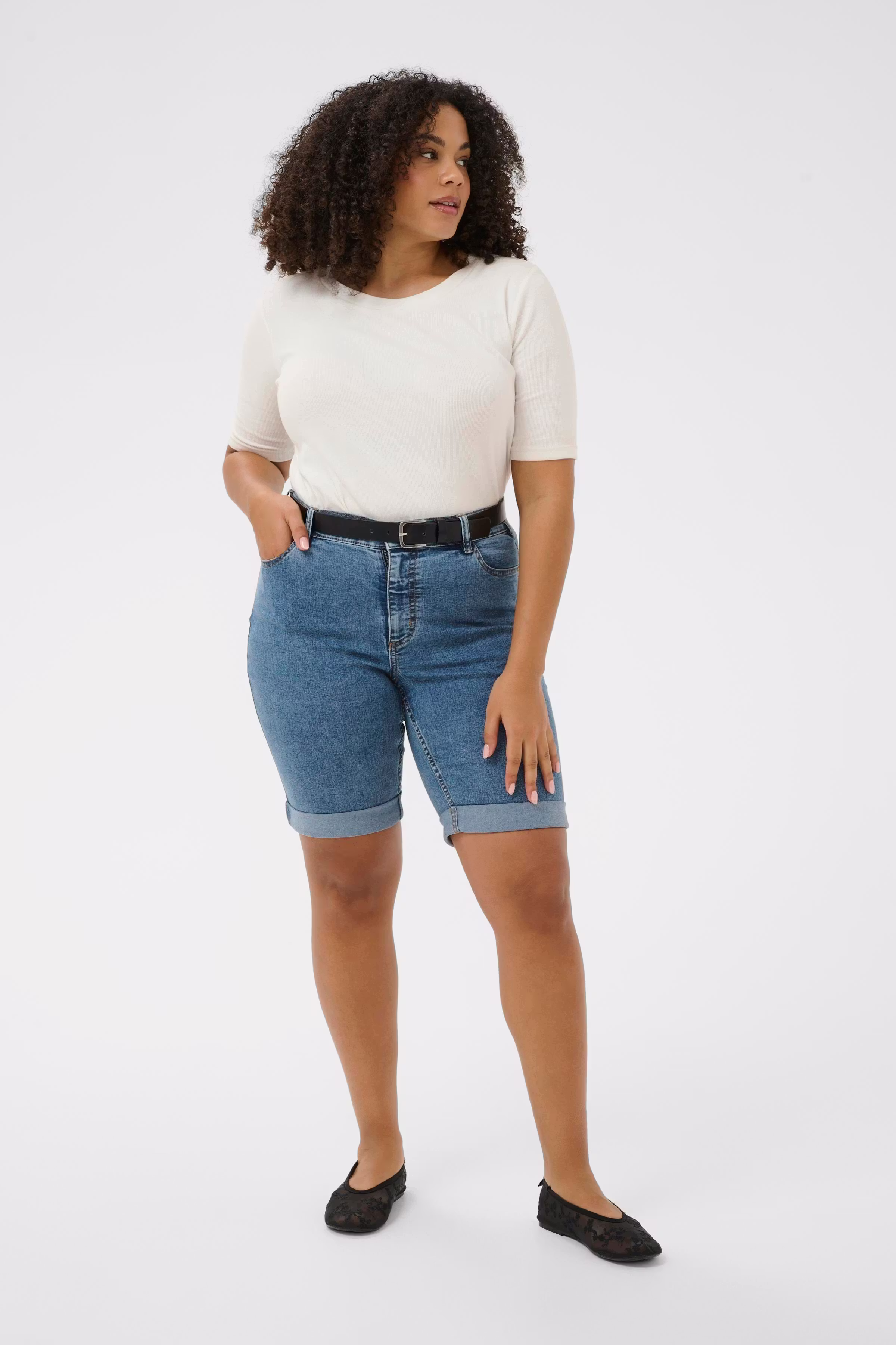 KCvilana Shorts LOOKBOOK FRONT 10584086-103166