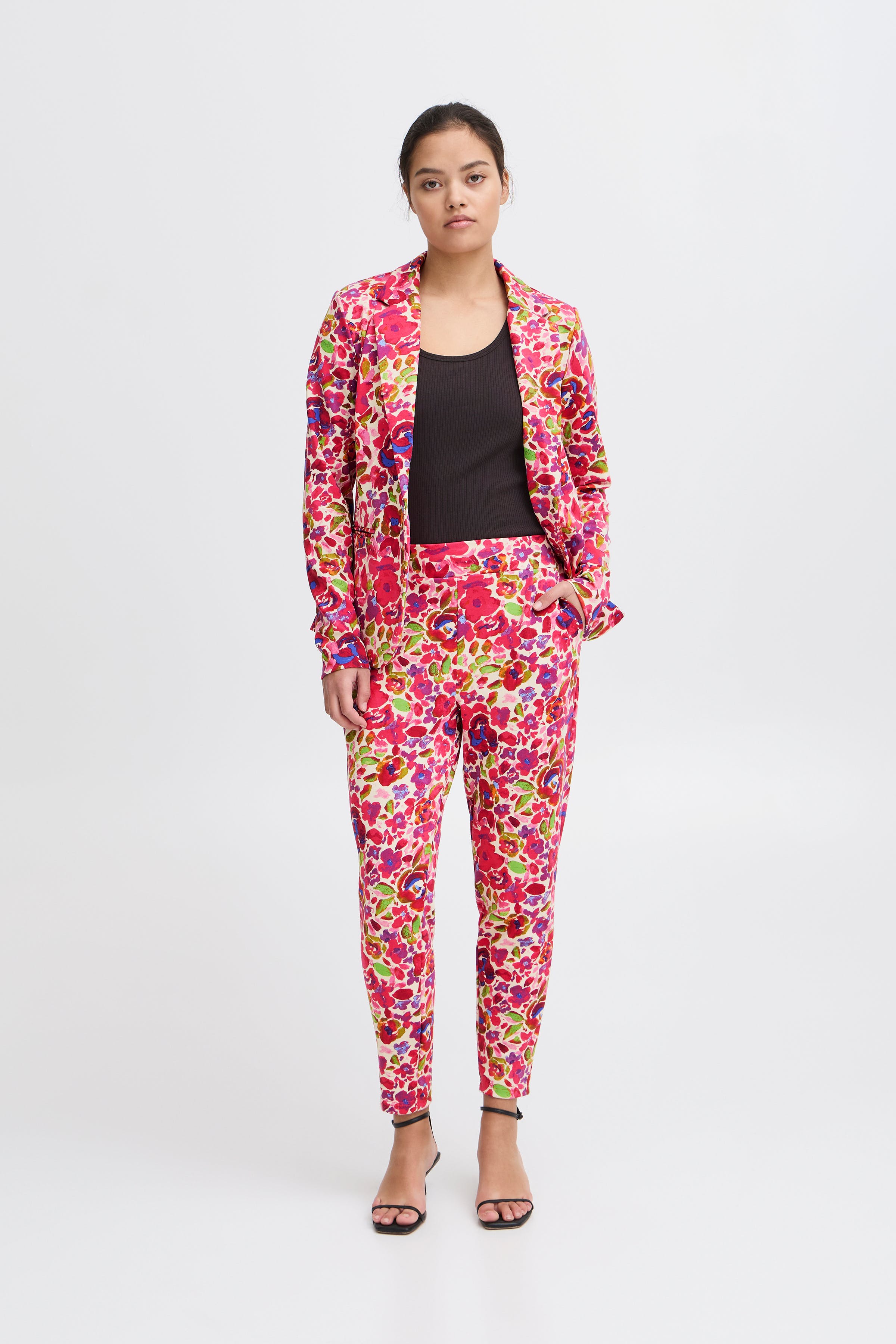 IHKATE Hose LOOKBOOK FRONT 20120792-202925