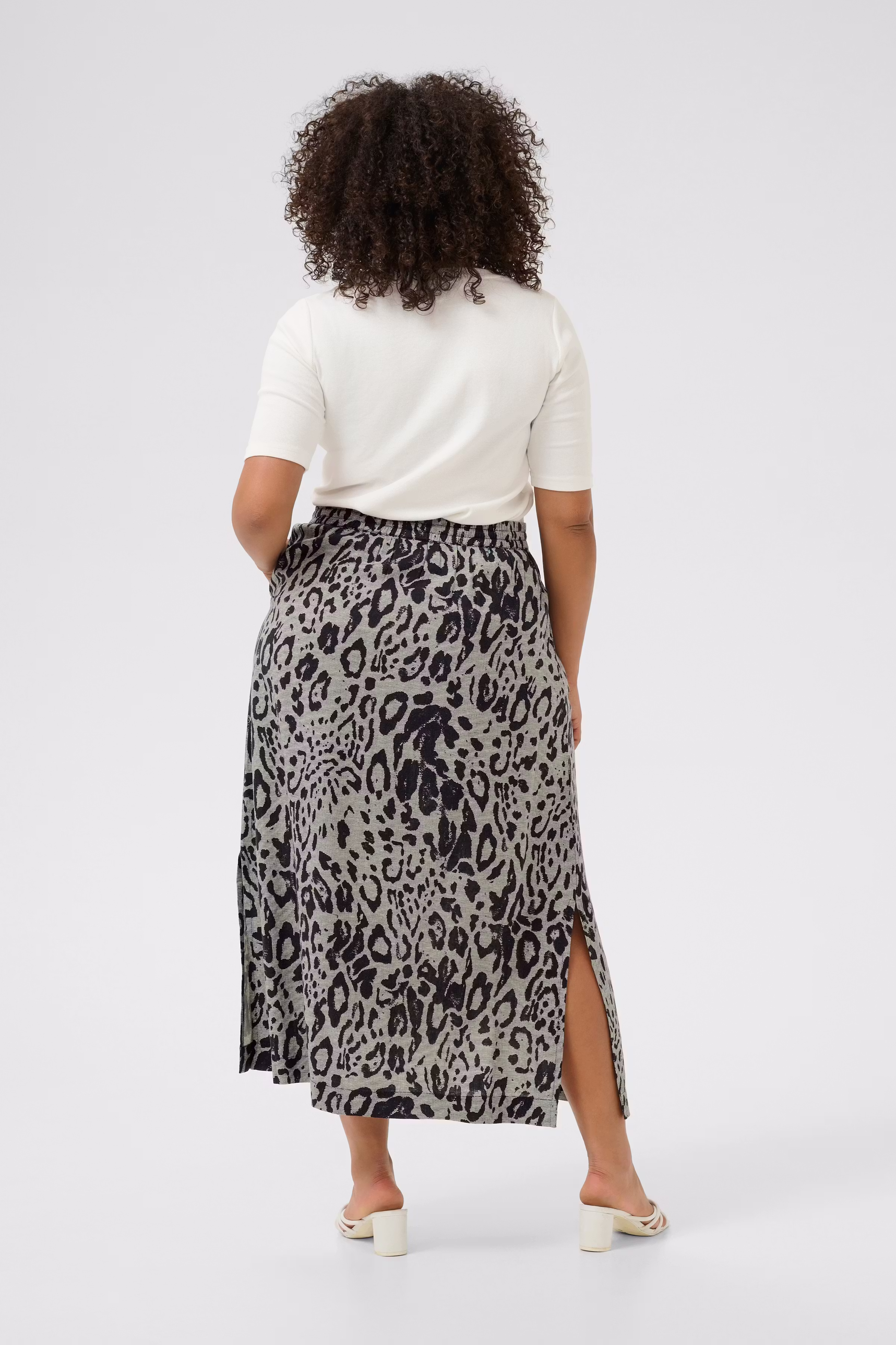 KCmille Linen Skirt LOOKBOOK BACK 10583100-107126