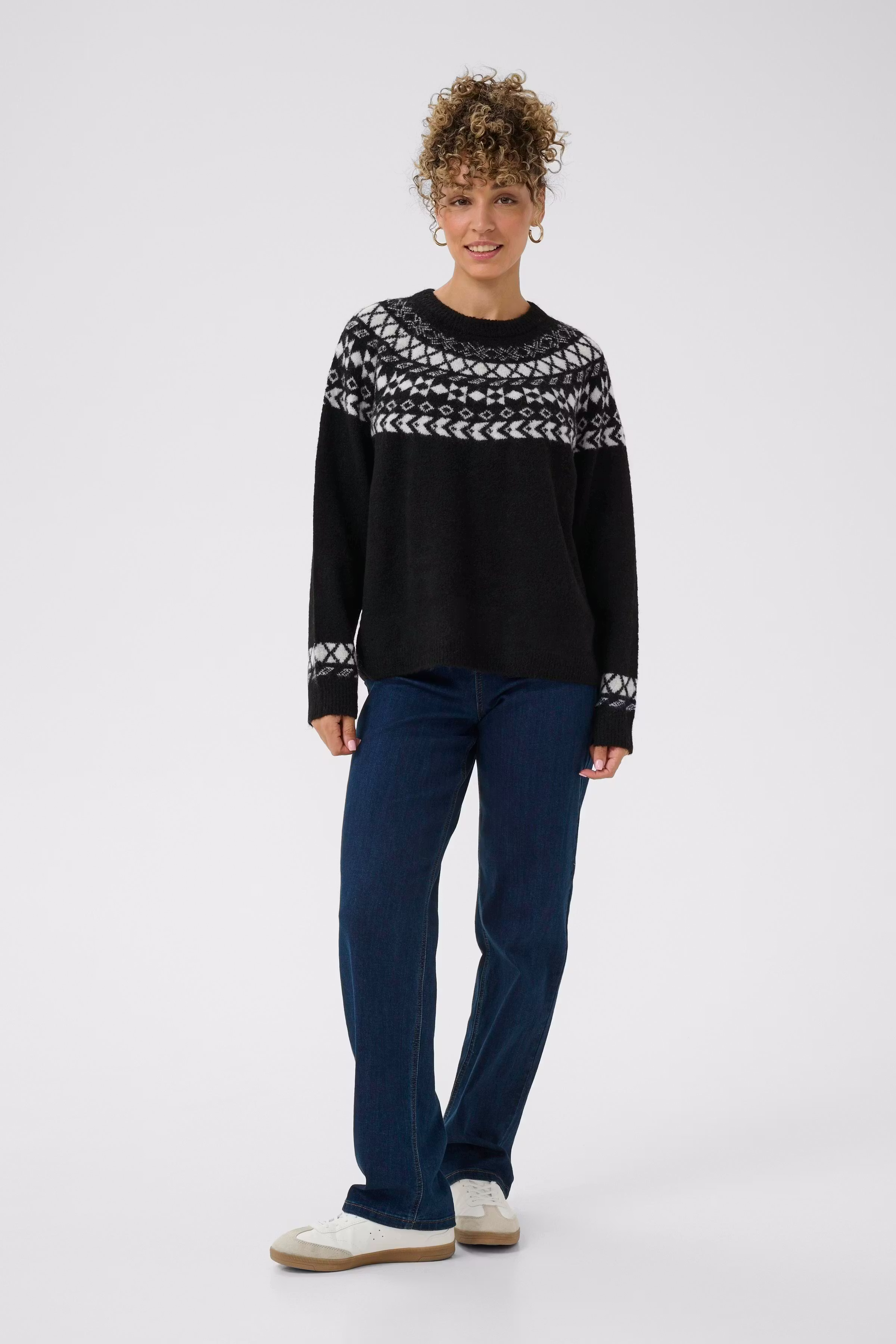 CRCherrie Pullover LOOKBOOK FRONT 10612842-109205