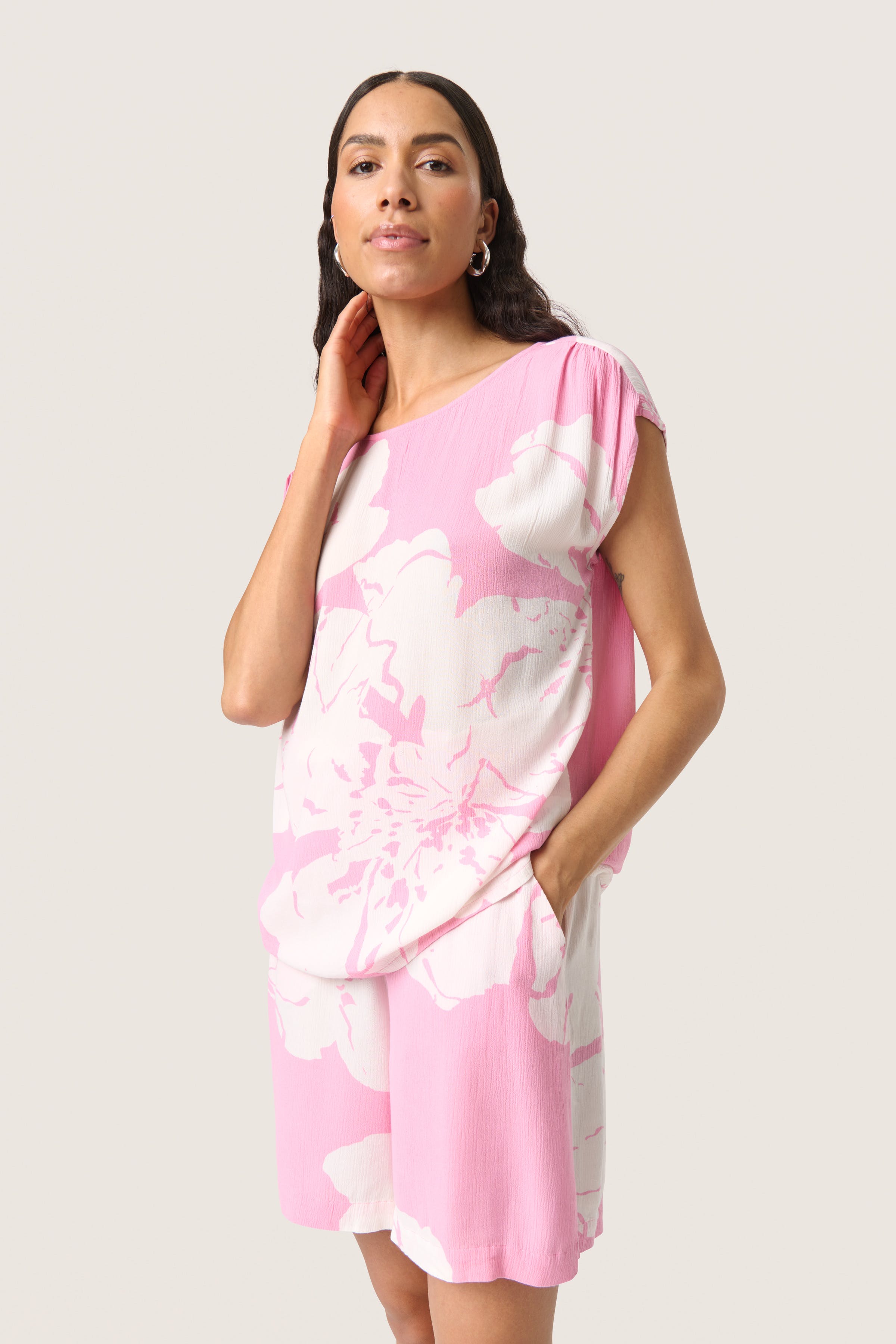 Zaya Blouse LOOKBOOK FRONT 30403130-303722