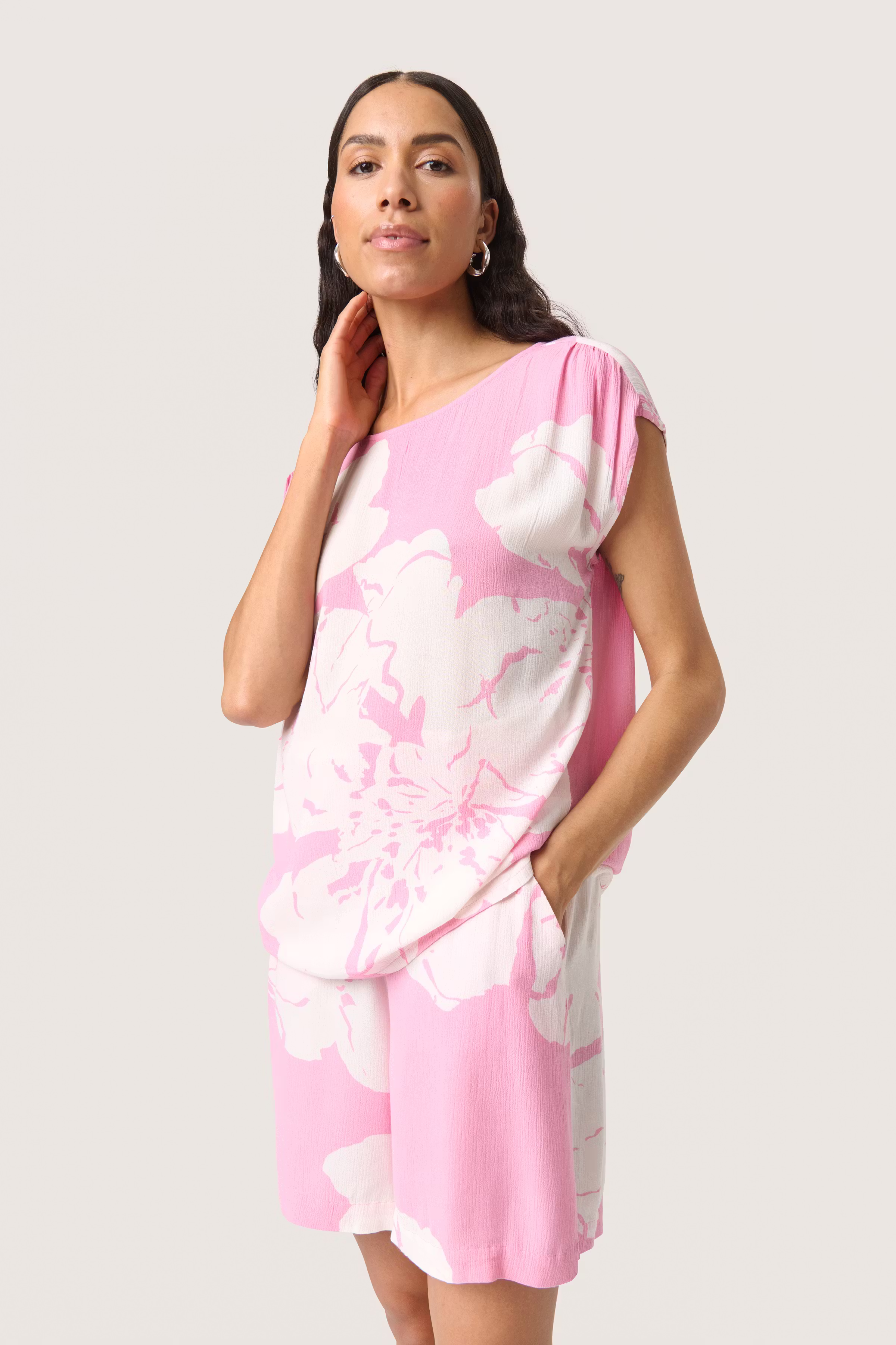 Zaya Blouse LOOKBOOK FRONT 30403130-303722