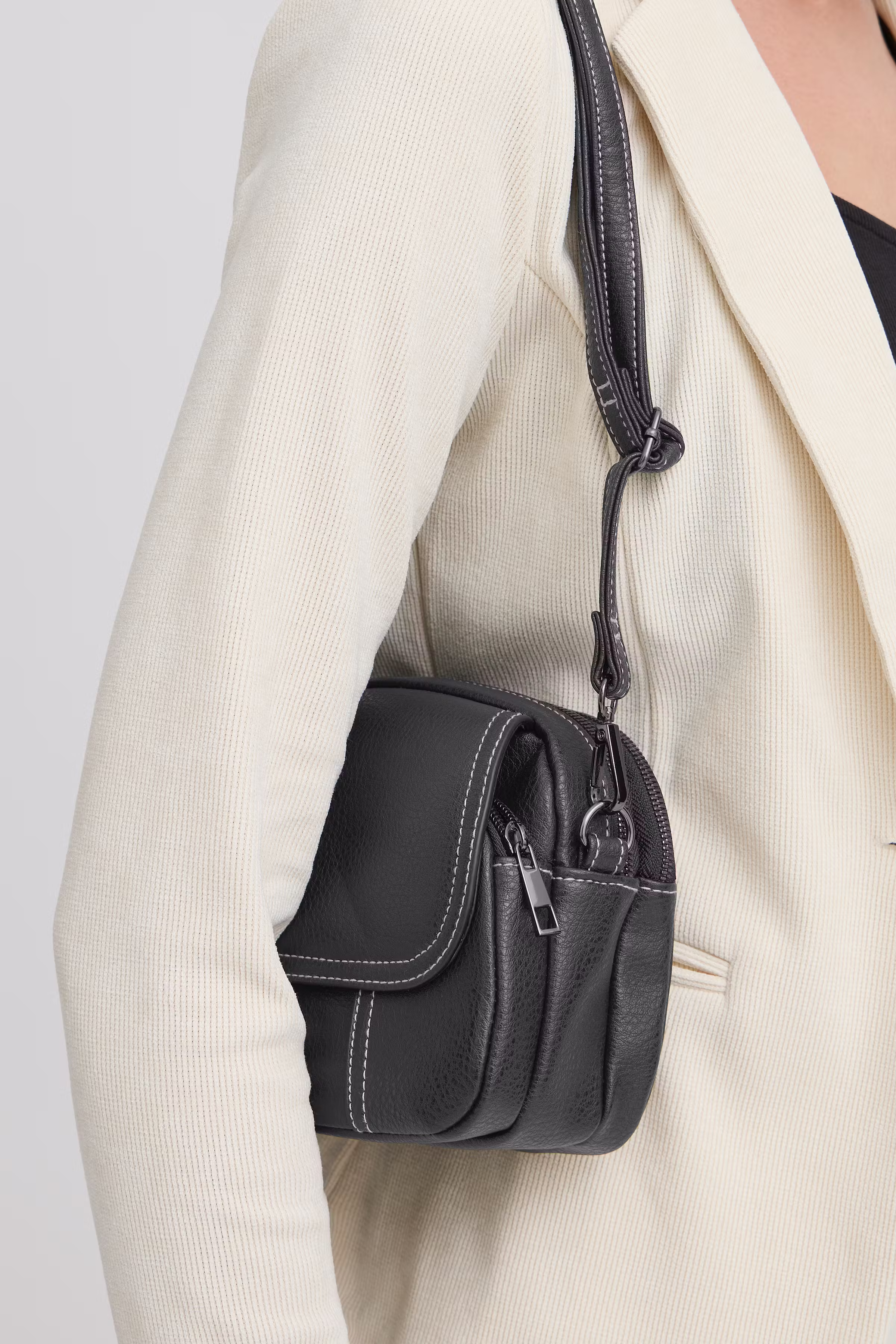 IAKALA Pose LOOKBOOK FRONT 20122756-194008