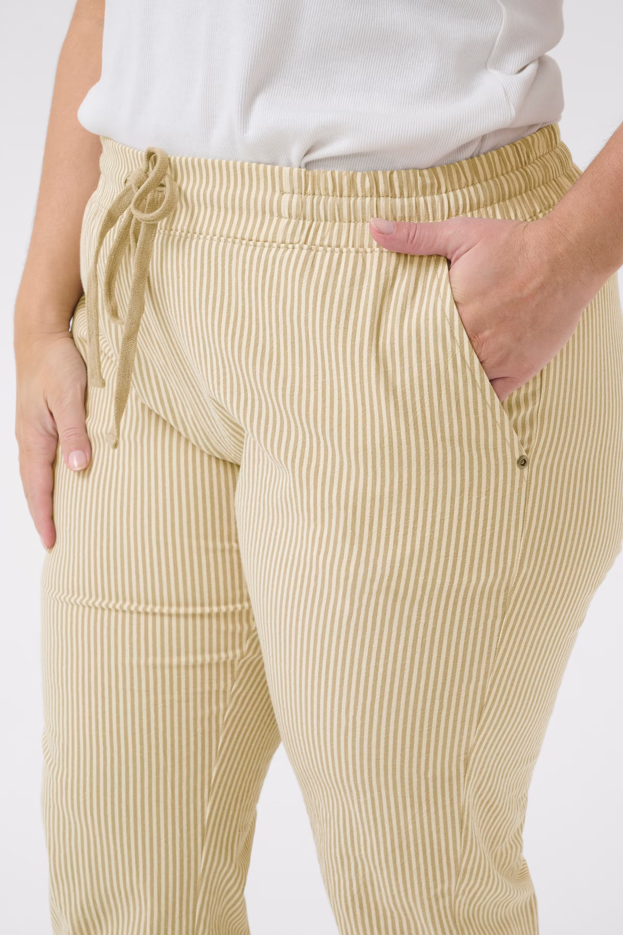 KCnana Hose LOOKBOOK DETAIL 10583333-107706