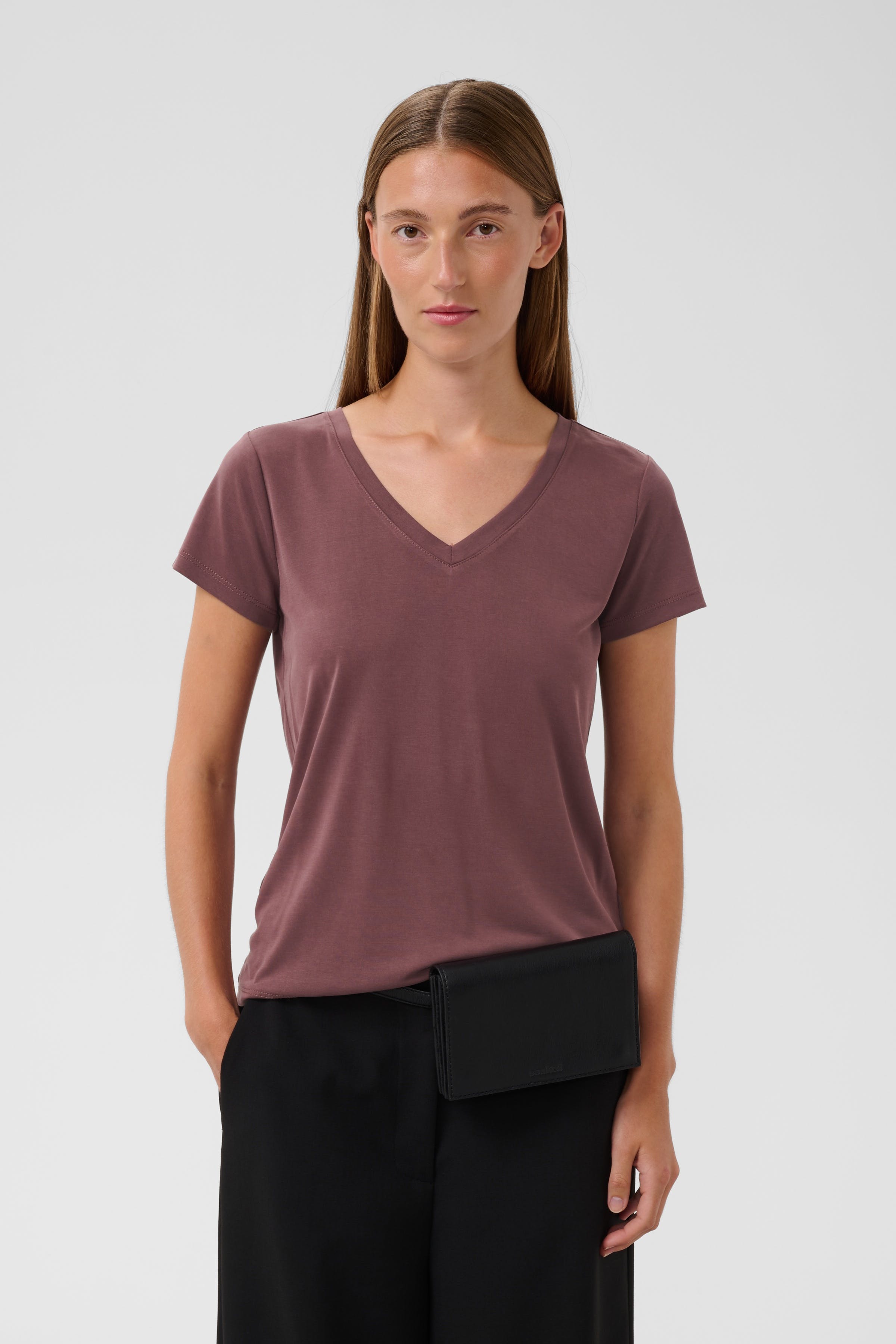 SLColumbine V-neck T-shirt LOOKBOOK FRONT 30404284-191620