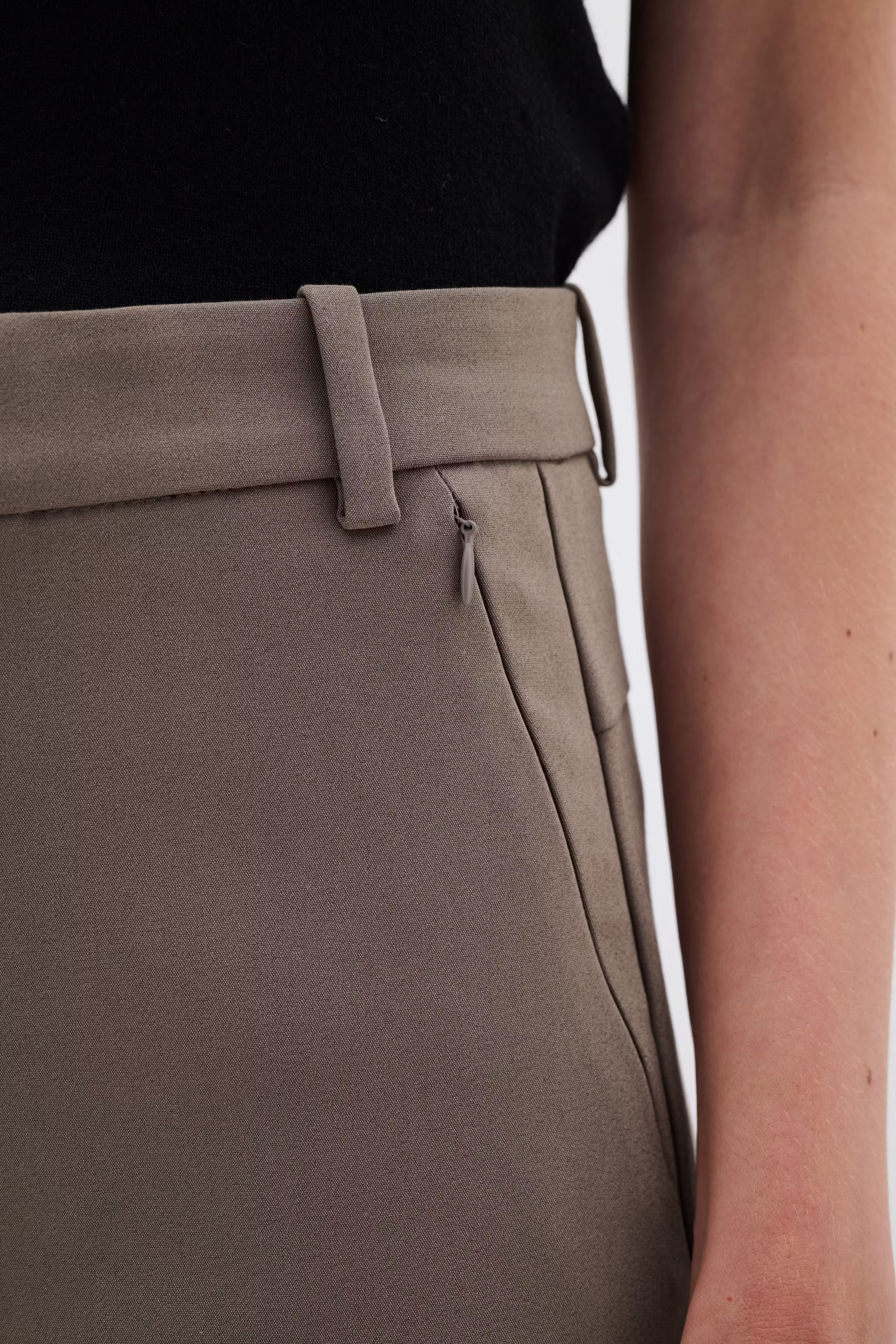 EmmyIW Broek LOOKBOOK DETAIL 30110606-181304