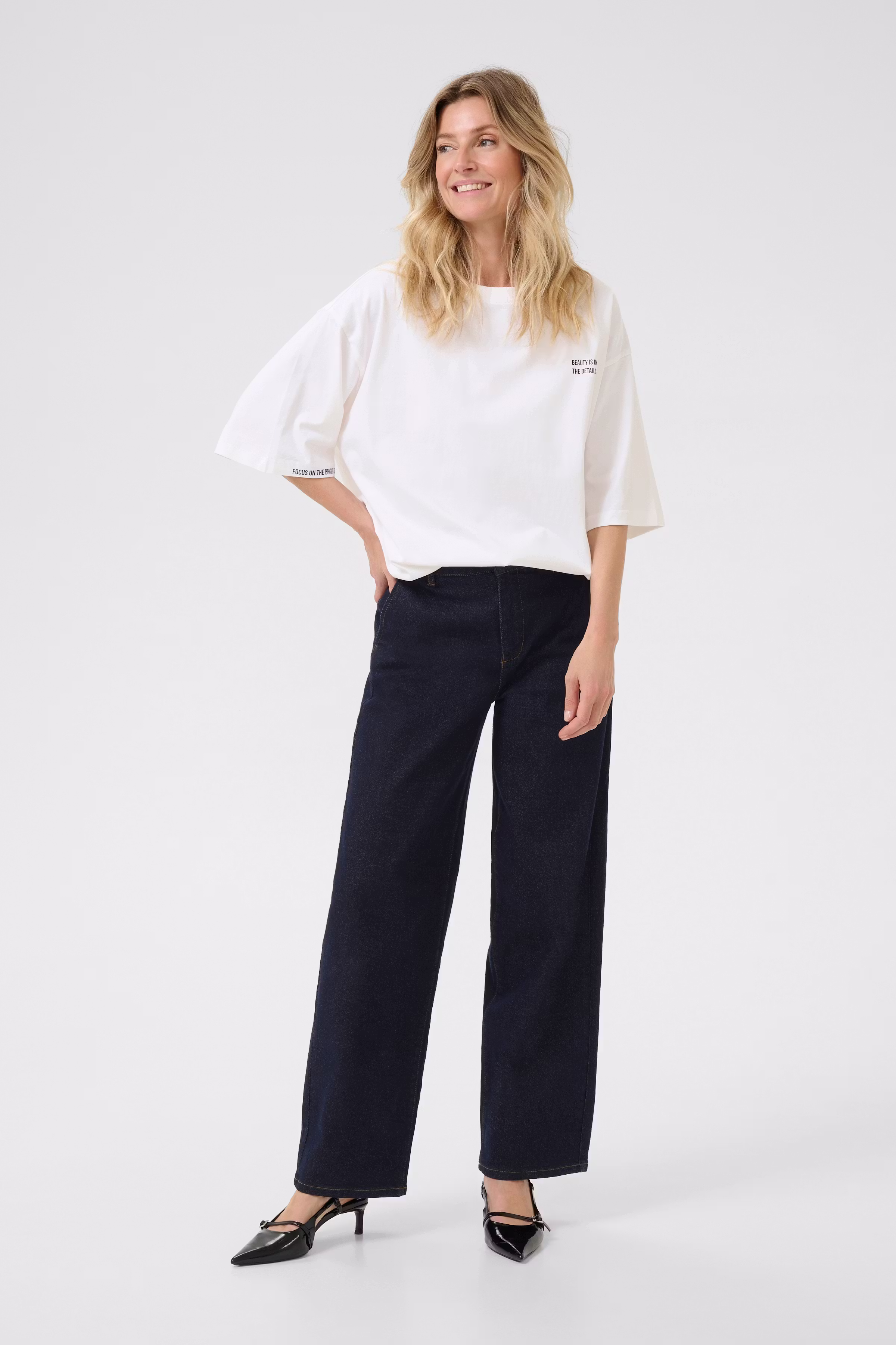 CRVisti Straight Leg Jeans LOOKBOOK FRONT 10613942-108126