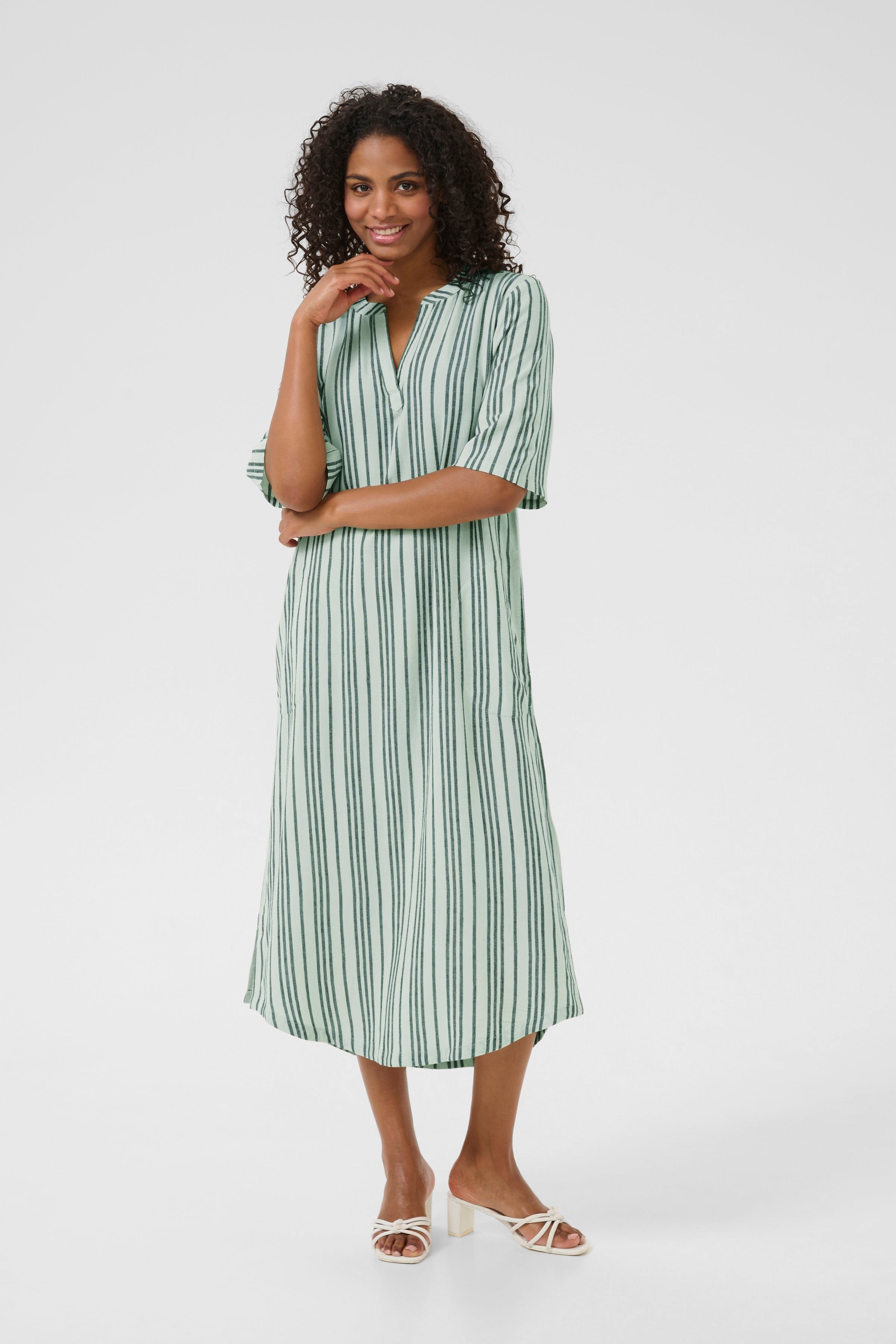 KAmilia Linnen jurk LOOKBOOK FRONT 10508312-107124