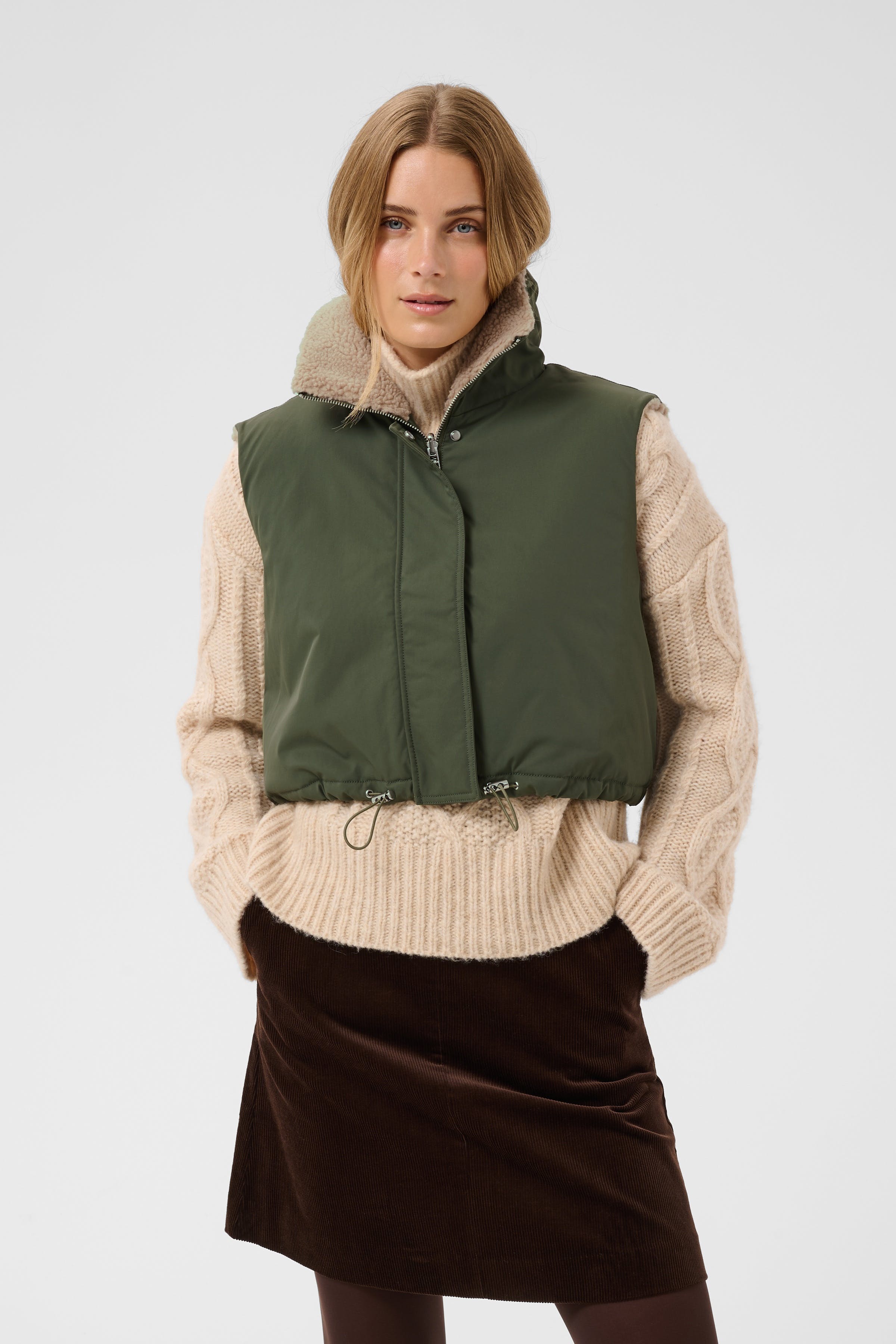CathlinPW Warm waistcoat LOOKBOOK FRONT 30310745-190312