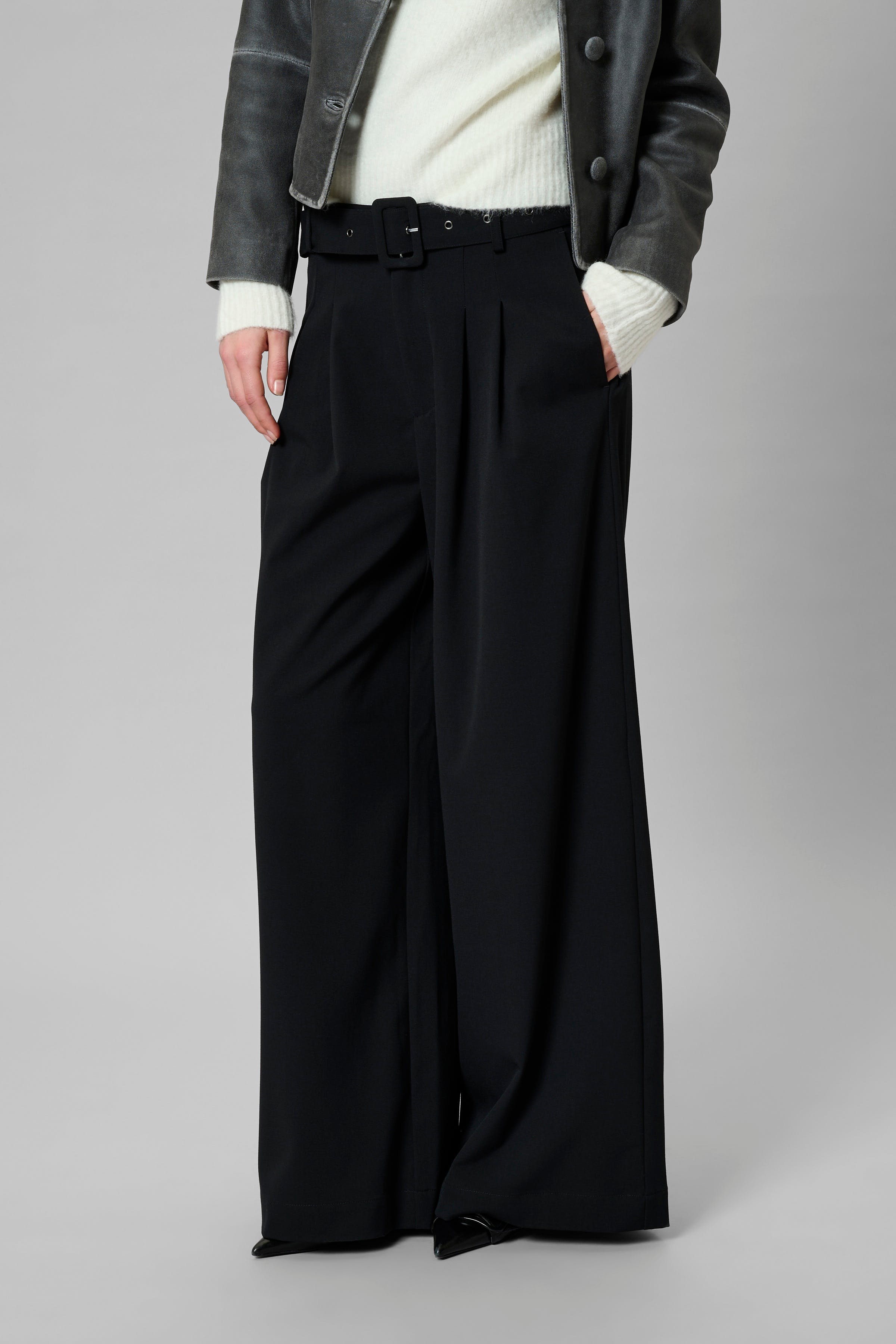 MWHace Trousers LOOKBOOK FRONT 10705331-100031