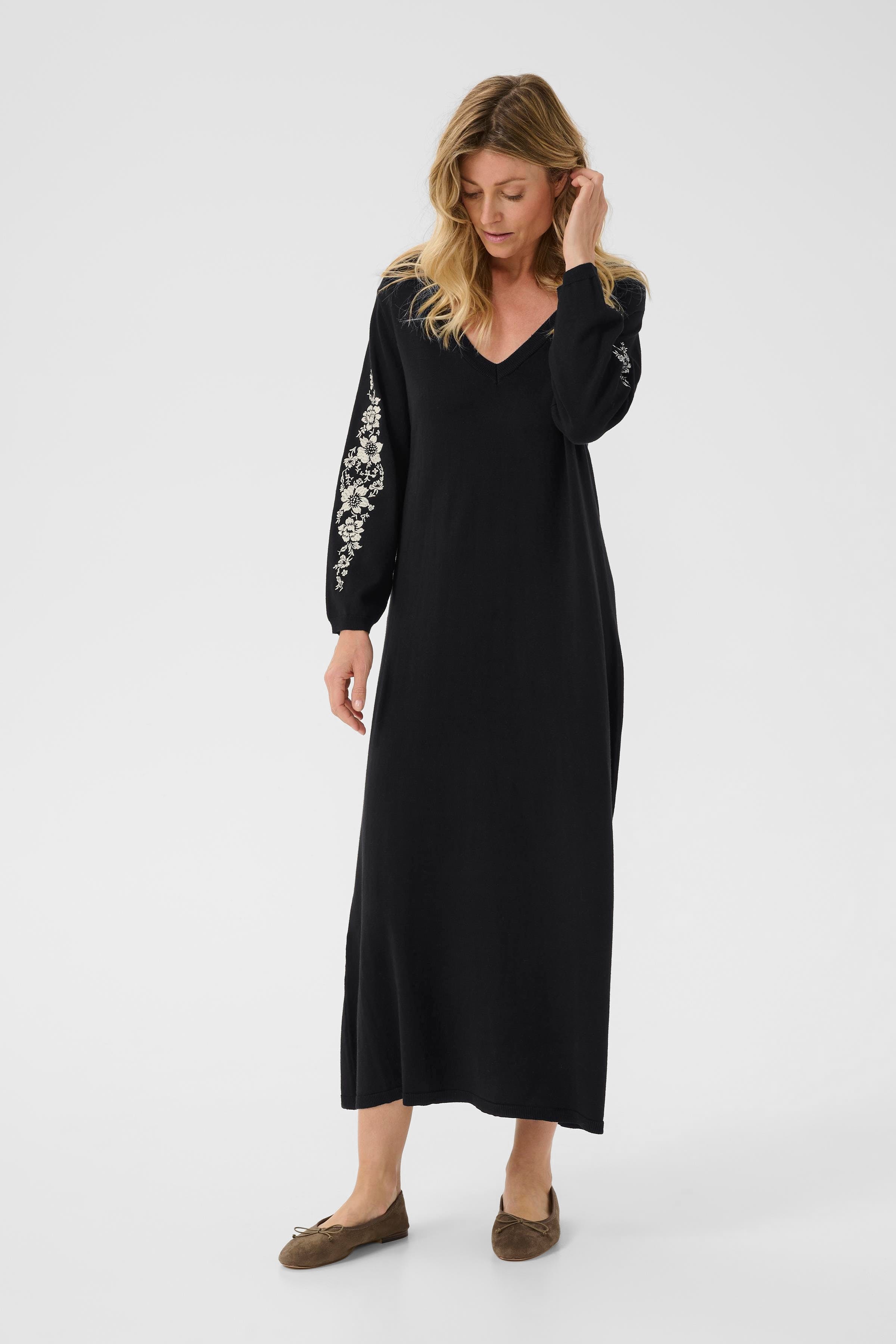 CRVillea Kleid LOOKBOOK FRONT 10614349-100120