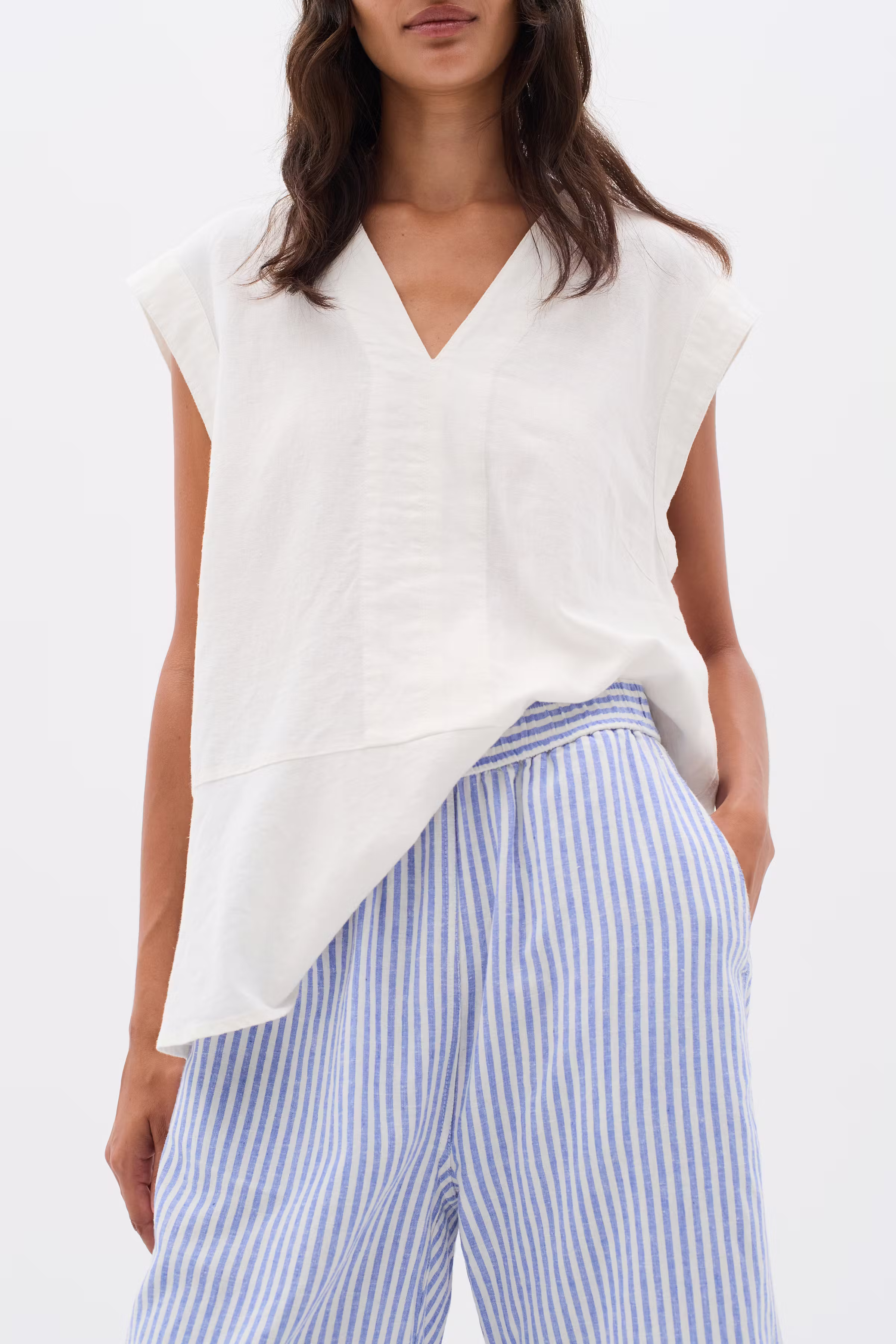 RimoneIW Linen Shorts LOOKBOOK FRONT 30110363-300012