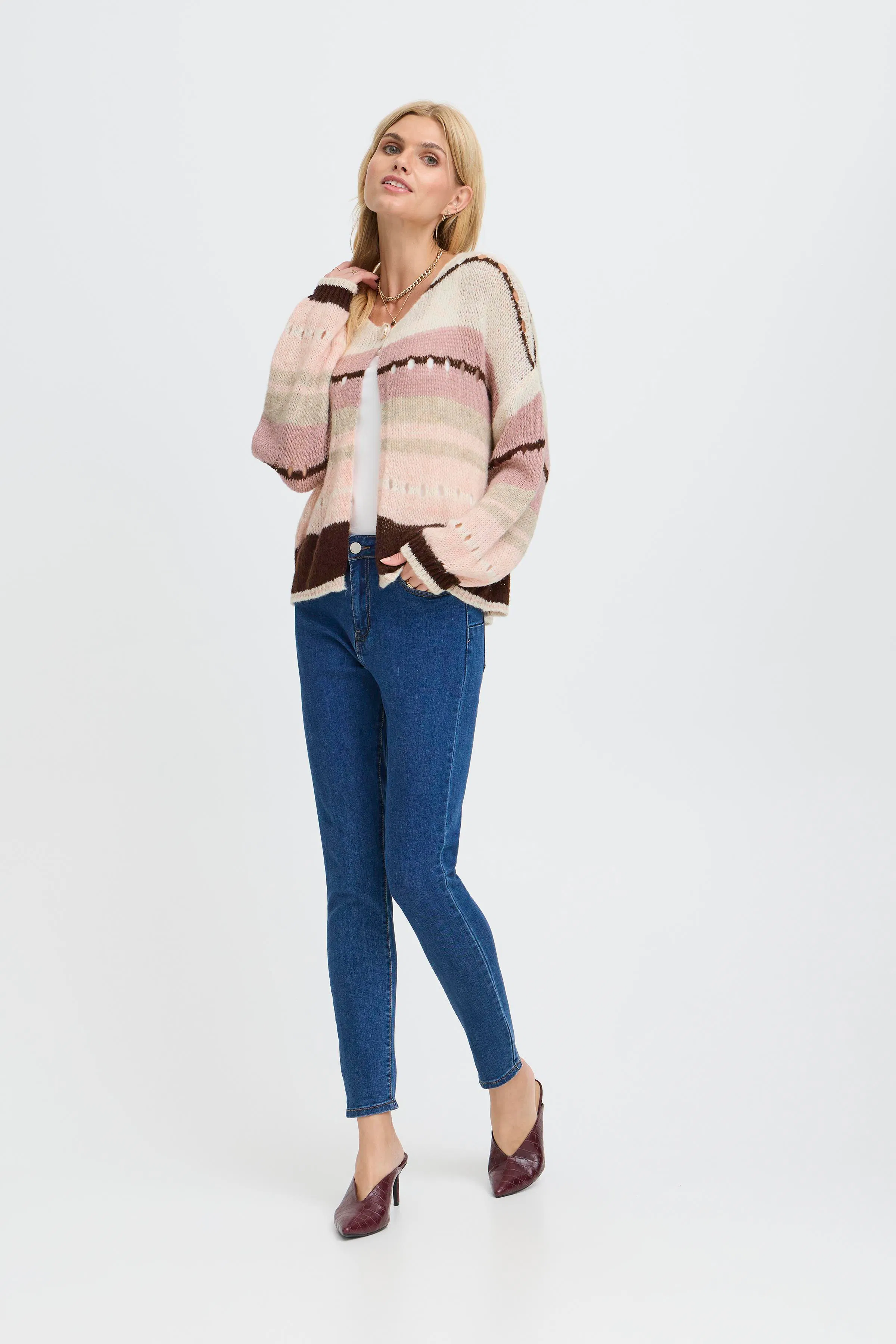 SBCUMBANA Cardigan LOOKBOOK FRONT 22101061-152210