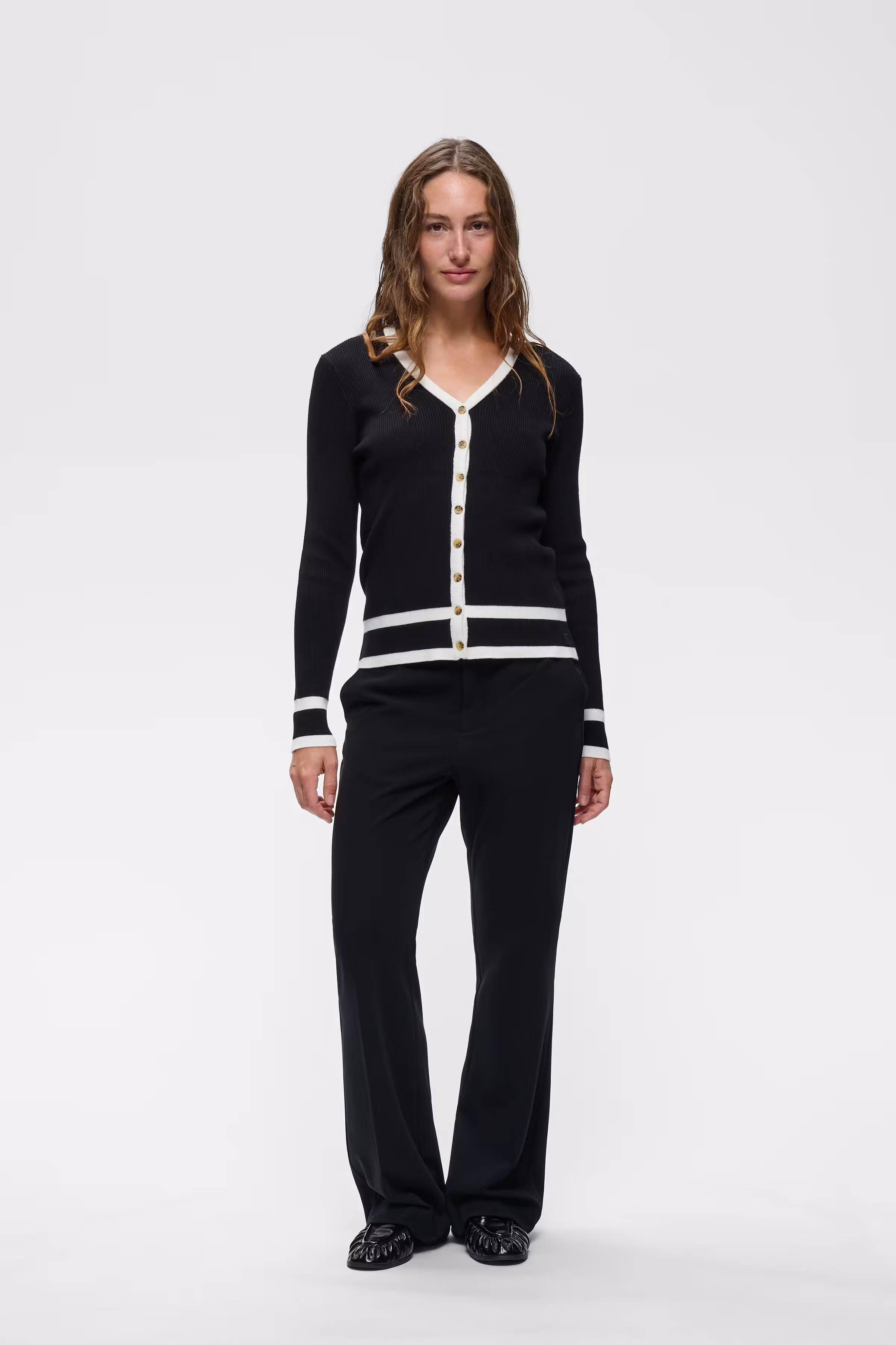 LeenahIW Cardigan LOOKBOOK FRONT 30110673-303487