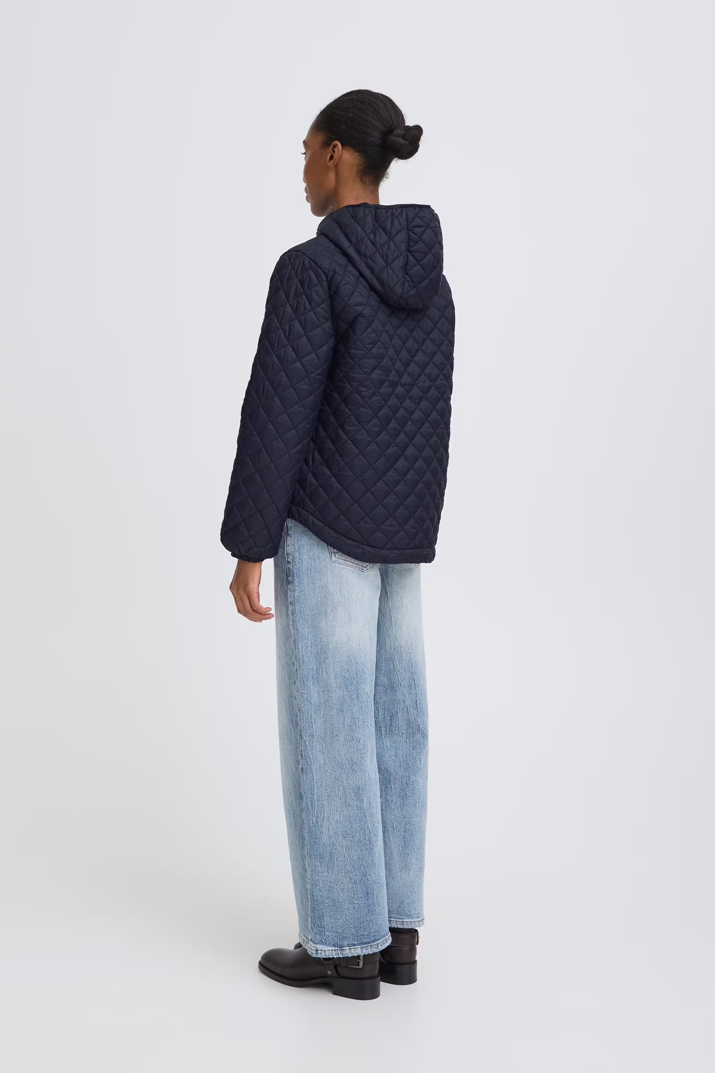 BYBERTA Bovenkleding LOOKBOOK BACK 20818518-194020