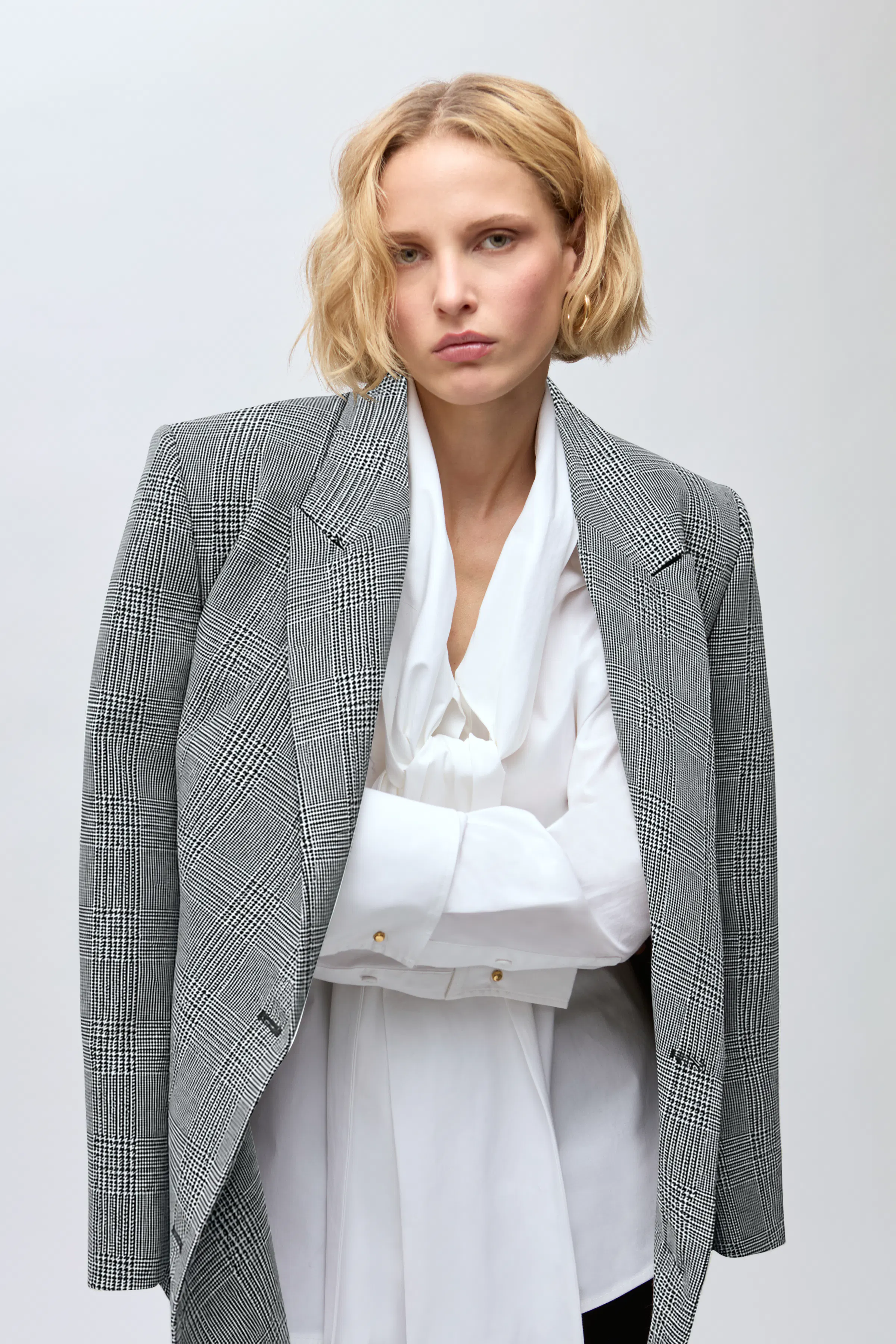 IOJunia Blazer LOOKBOOK FRONT 30600054-MC2161