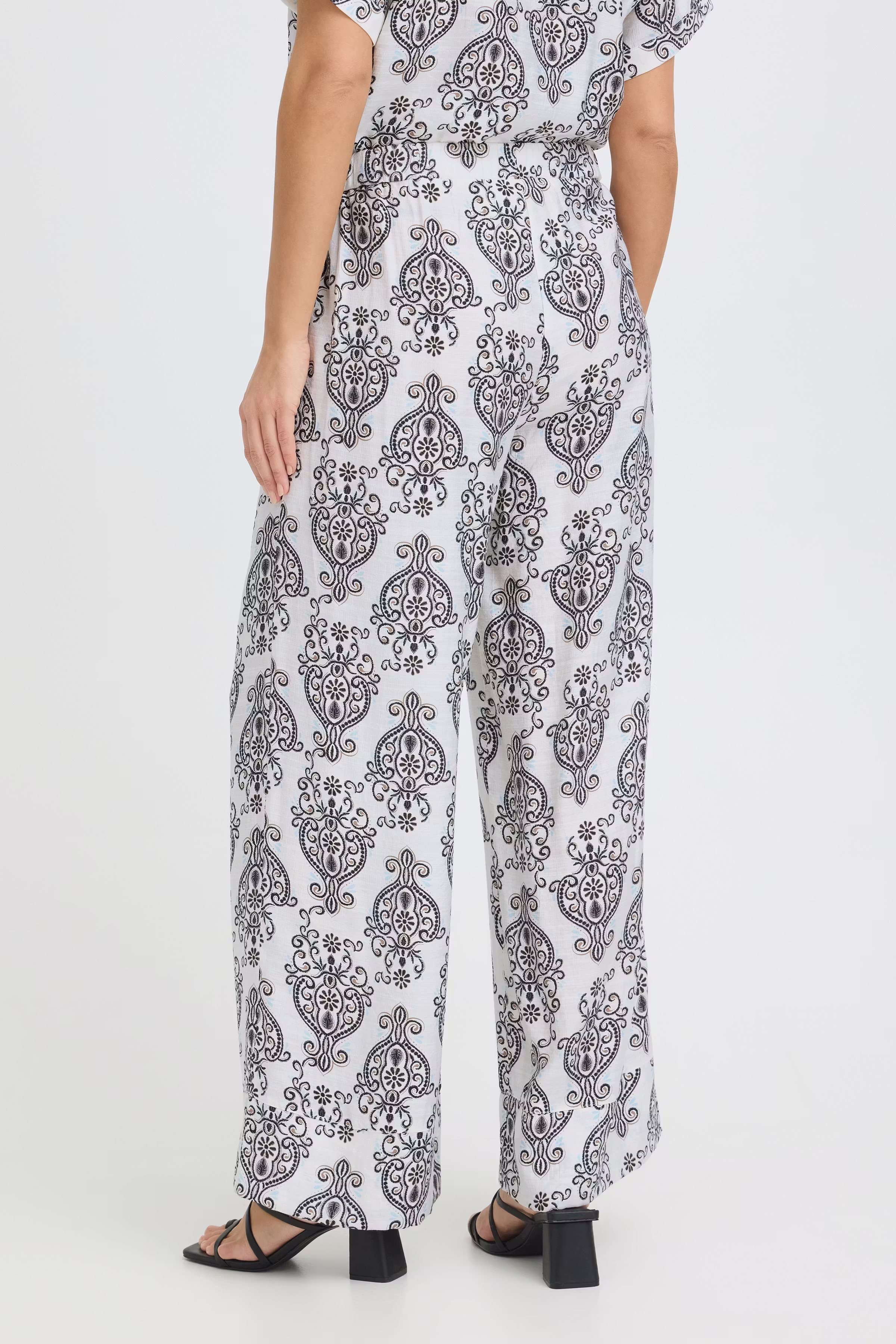 FRARIANA Byxor LOOKBOOK BACK 20617786-900008630