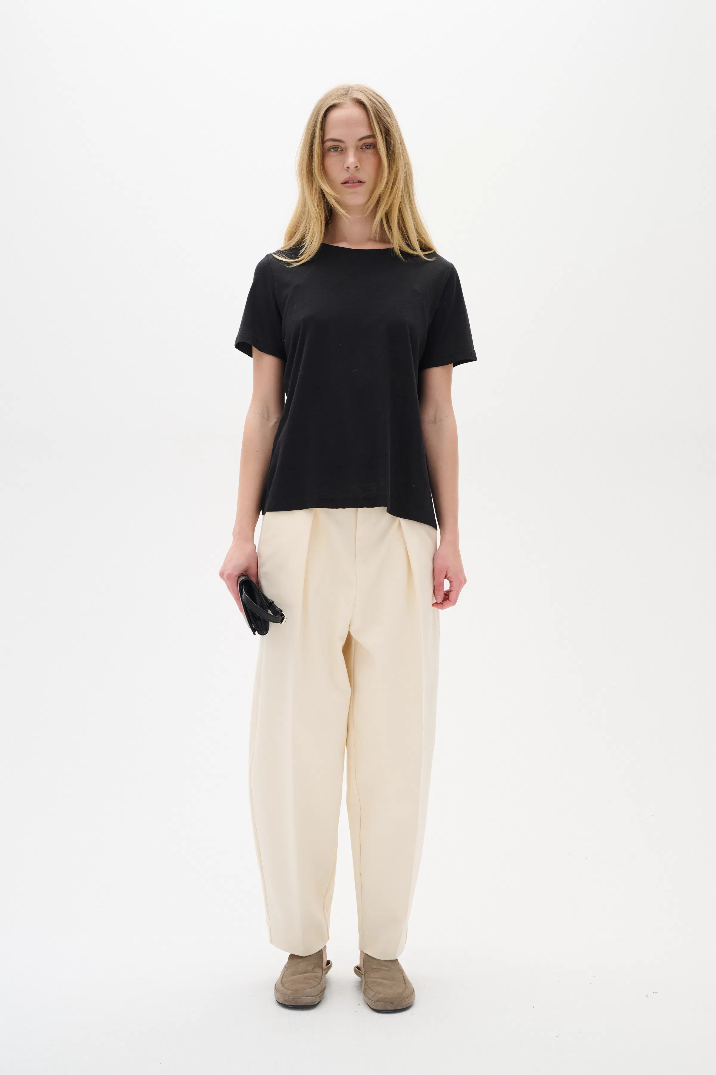 AlmaIW T-shirt LOOKBOOK FRONT 30105276-194008