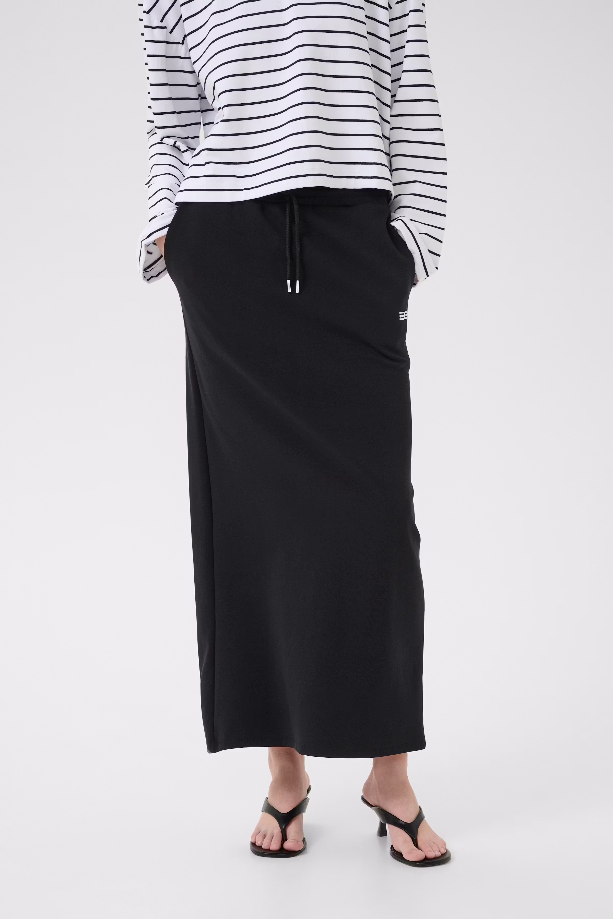 GZimina Skirt LOOKBOOK FRONT 10910115-100017