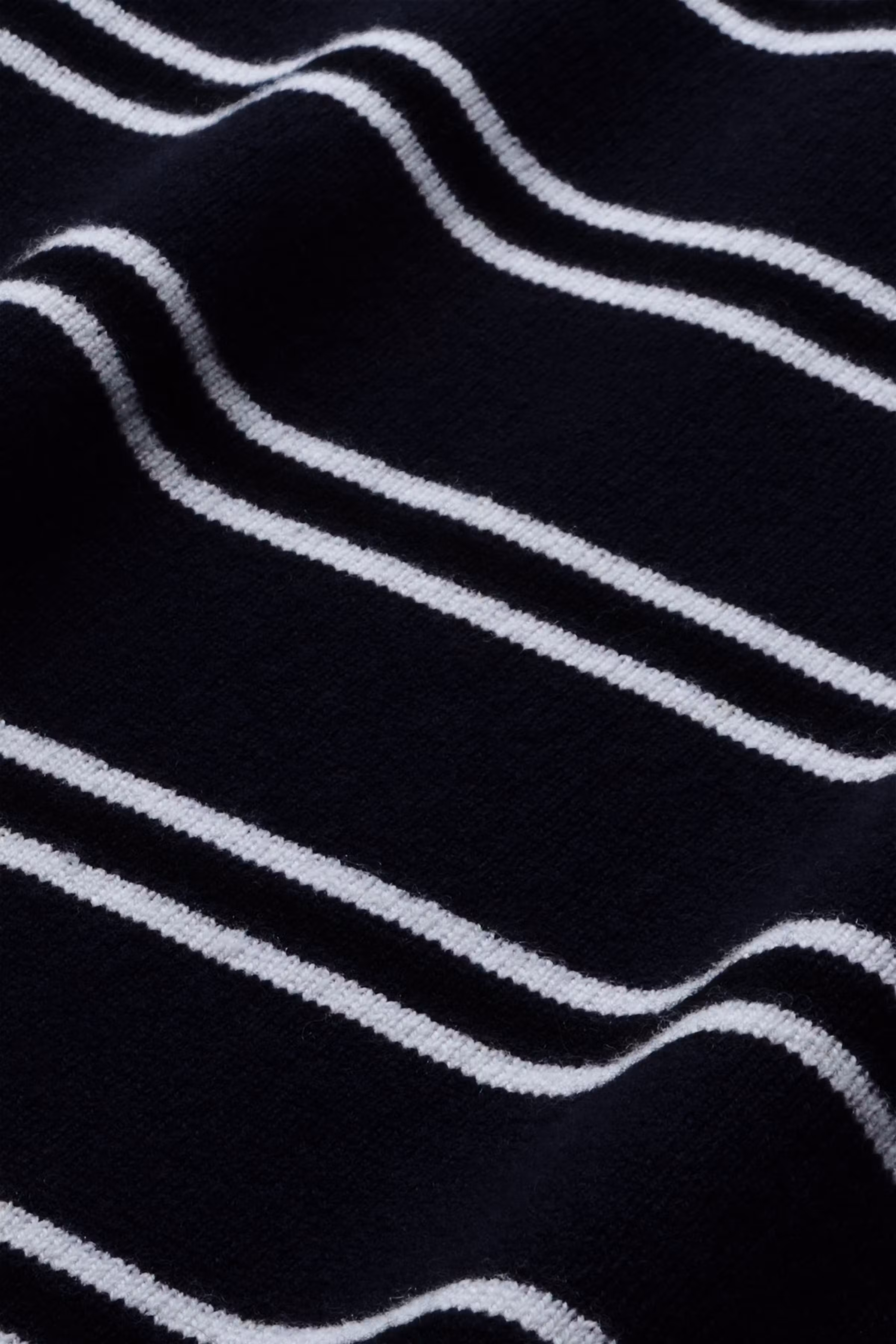 IOFarleigh Pullover PACK DETAIL 30600163-MC2184