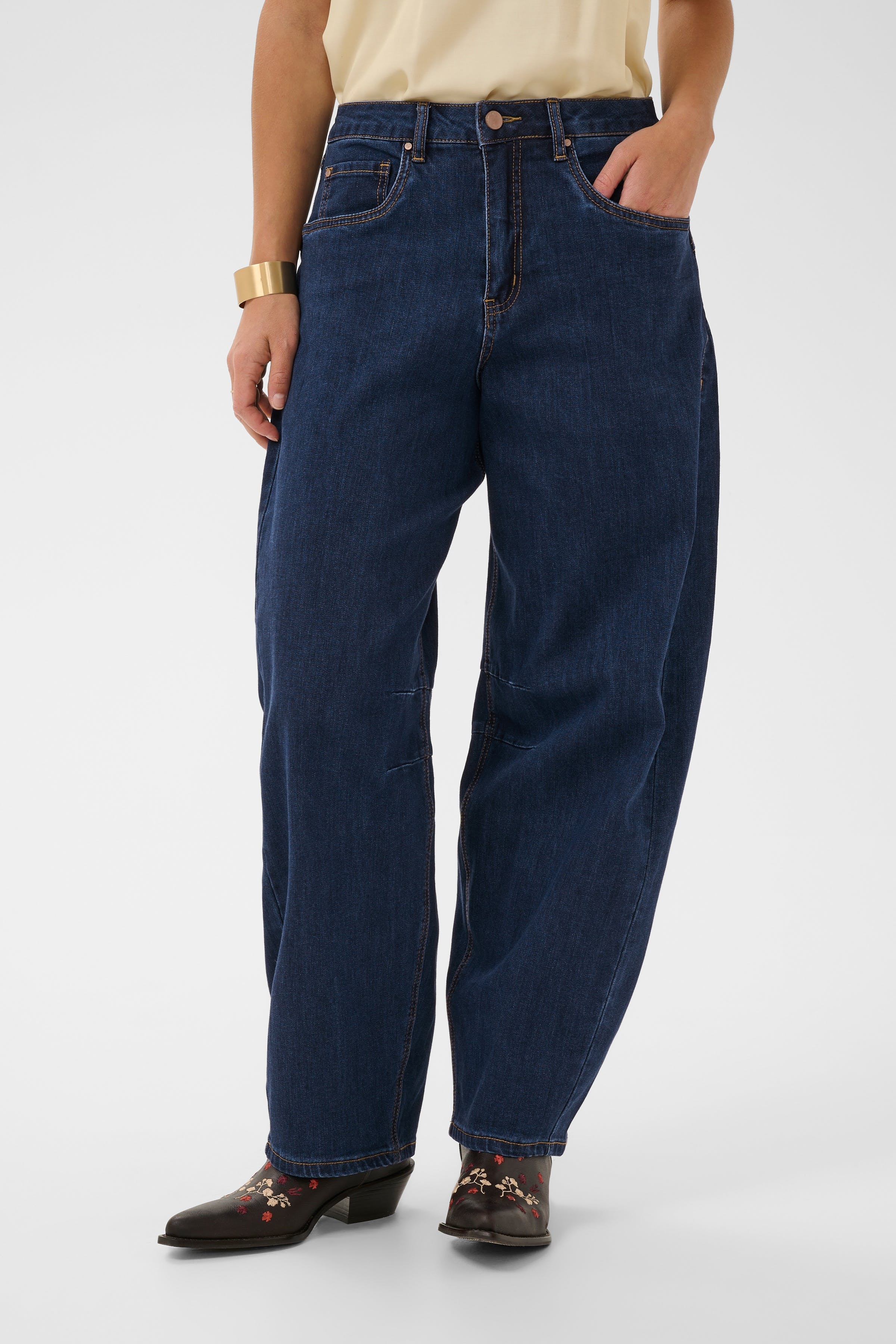 CRBahren Barrel Jeans LOOKBOOK FRONT 10614217-100114