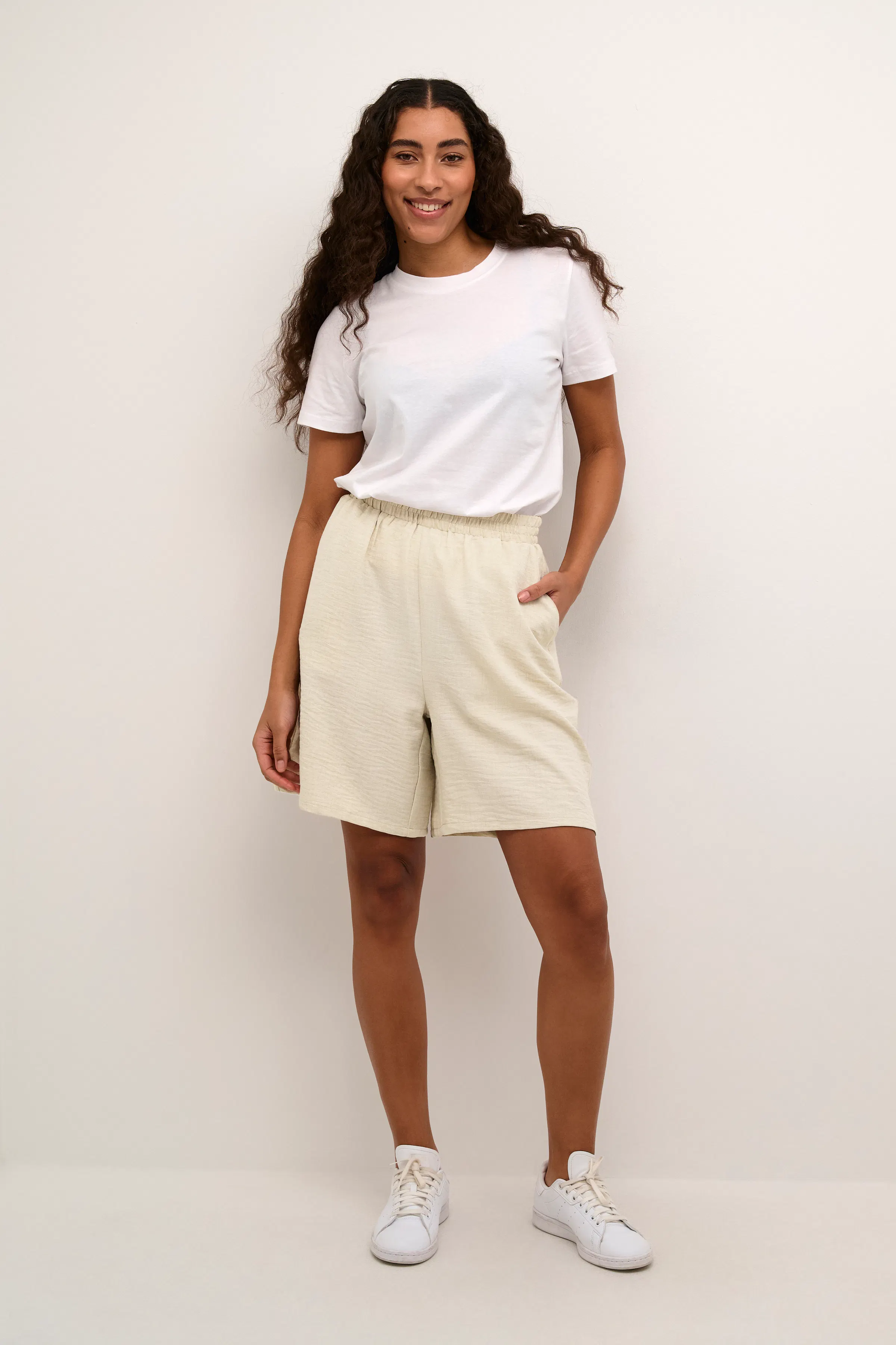 KAelise Shorts LOOKBOOK FRONT 10552331-106848