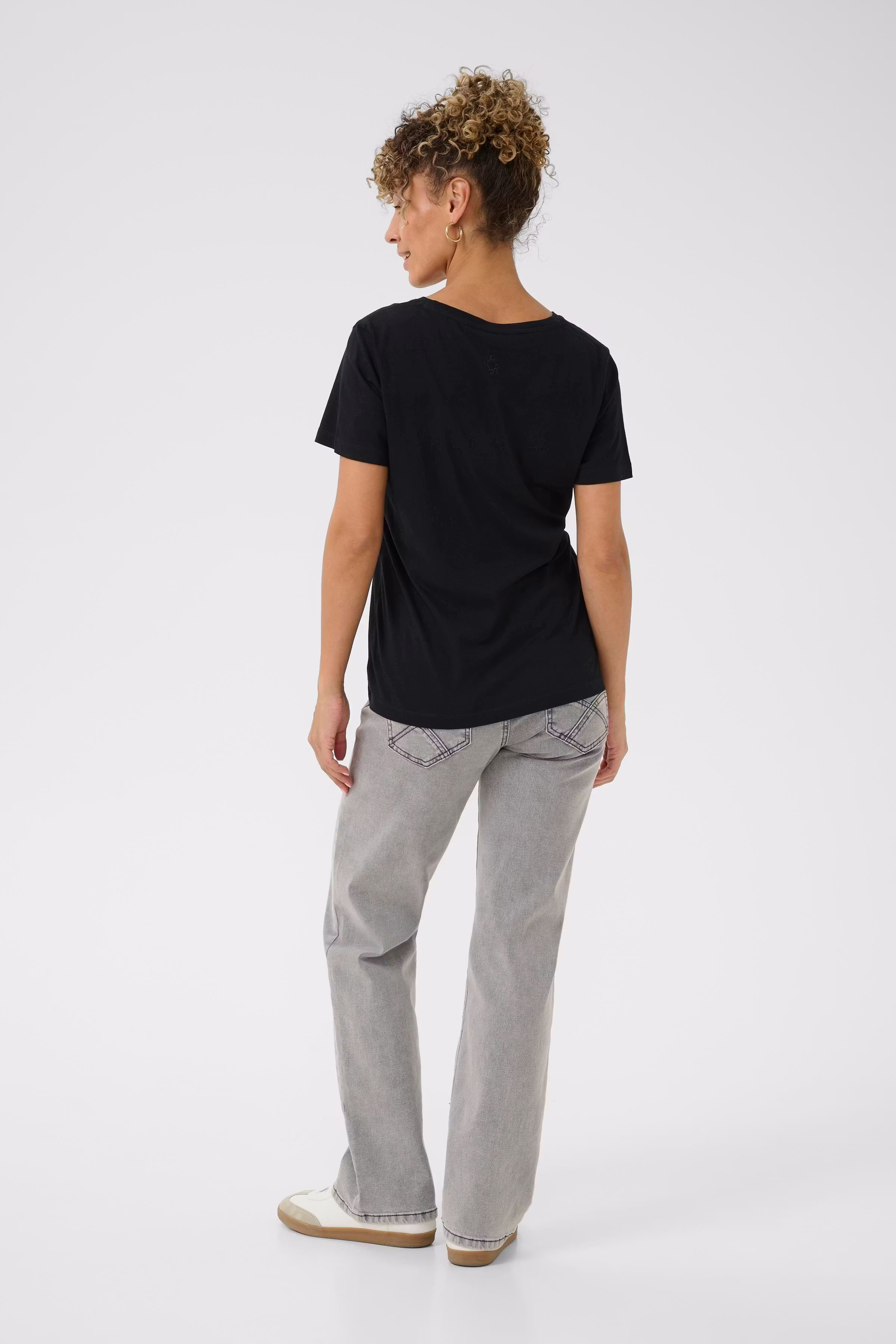 CRnaia v-neck T-shirt

 LOOKBOOK BACK 10604508-61907