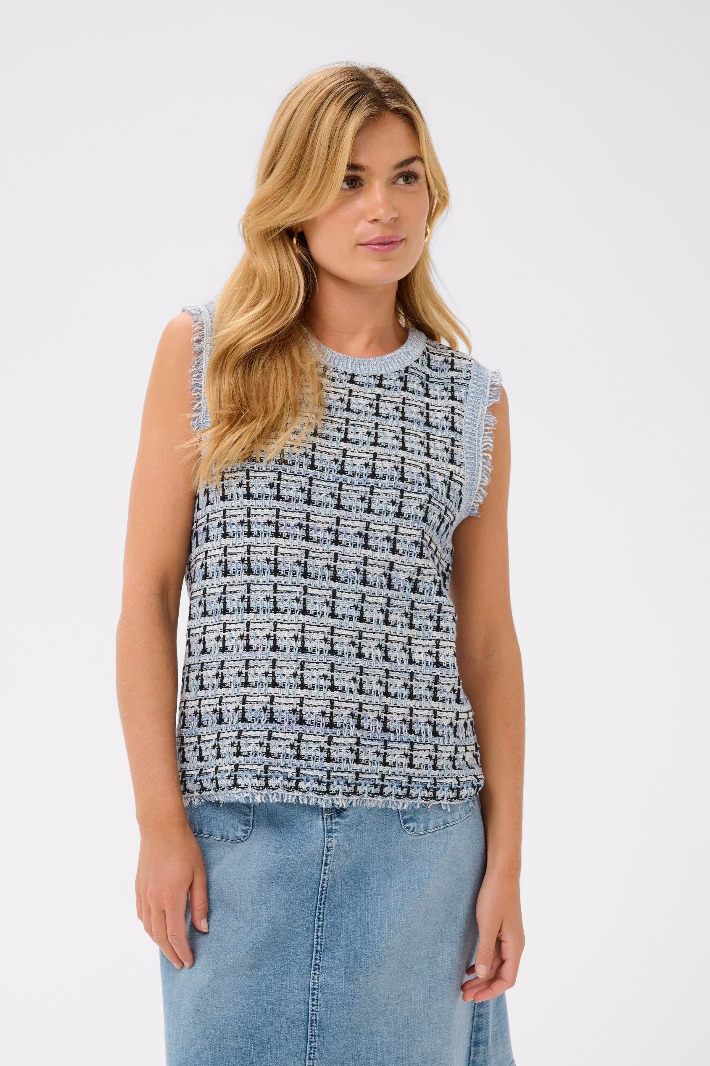 CROver Cardigan LOOKBOOK FRONT 10614931-109148
