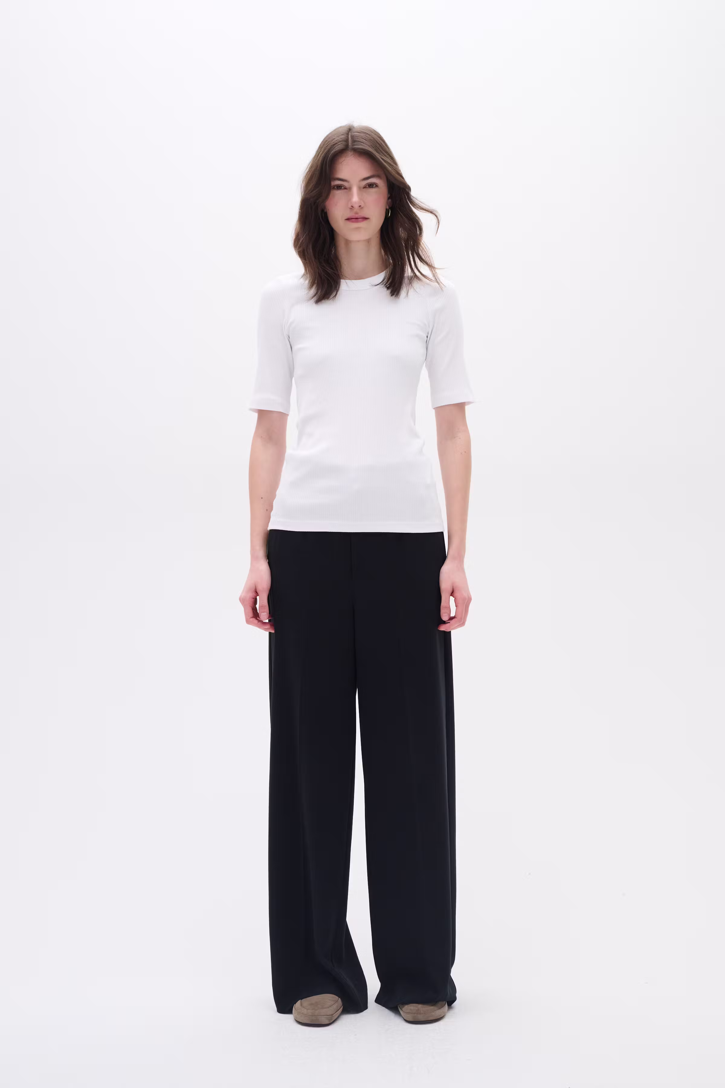 DagnaIW T-shirt LOOKBOOK FRONT 30106471-300001