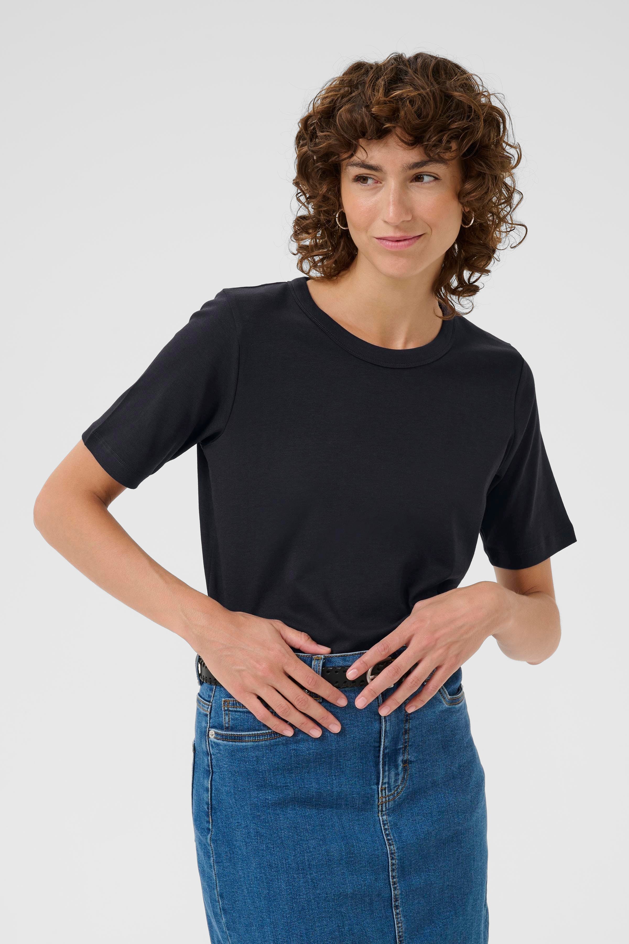 RatanaPW T-shirt LOOKBOOK FRONT 30309870-194013