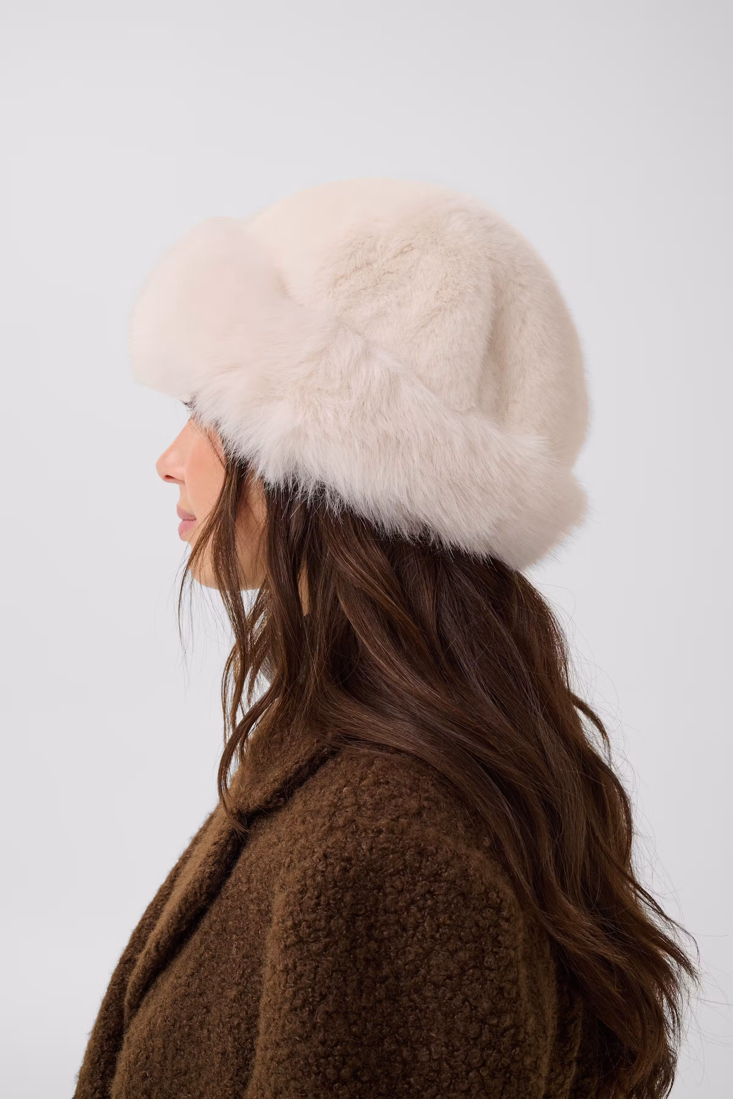 CUkalma Faux fur hat
 LOOKBOOK DETAIL 50113789-110605