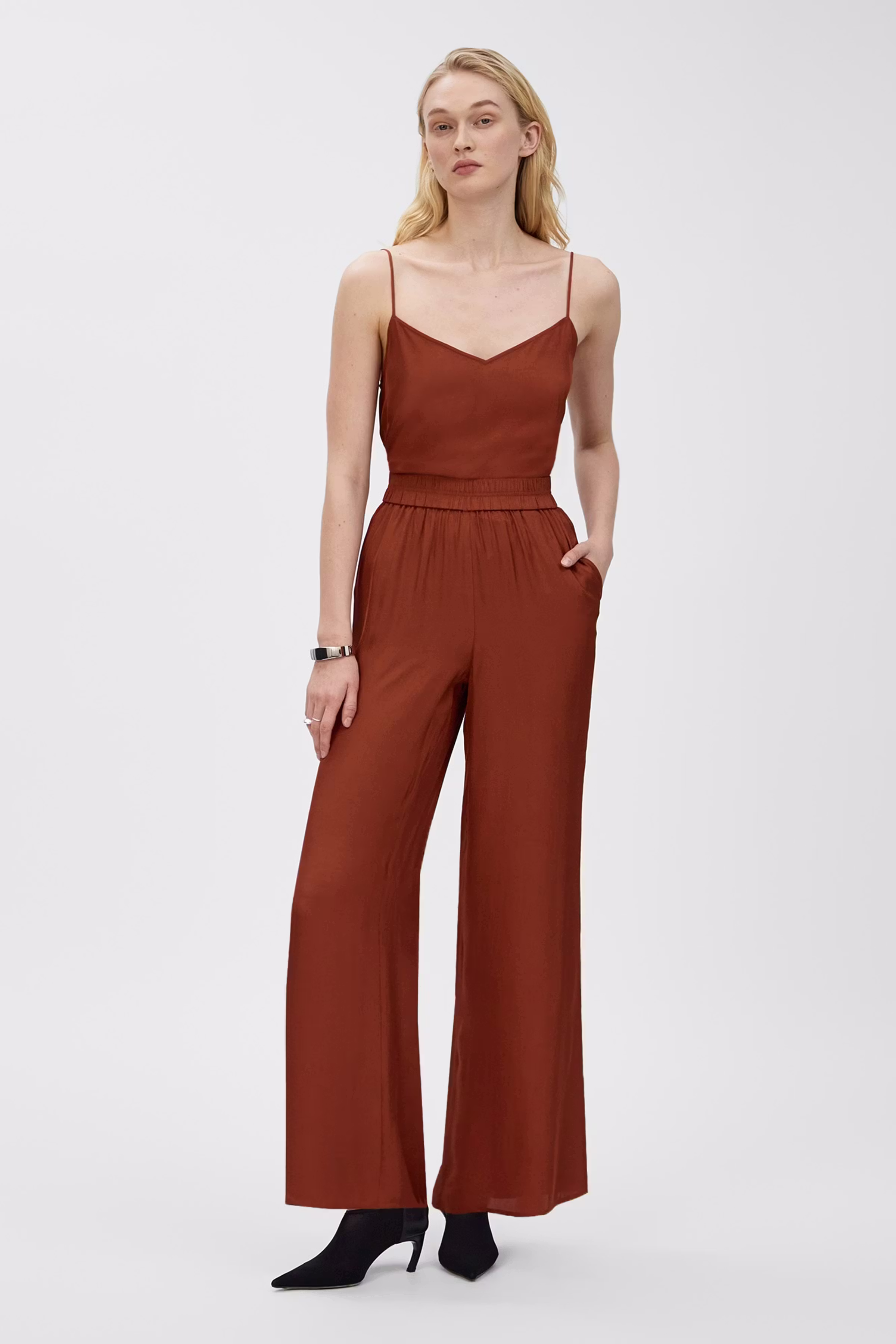 IOPIA Trousers LOOKBOOK FRONT 30600614-RE378