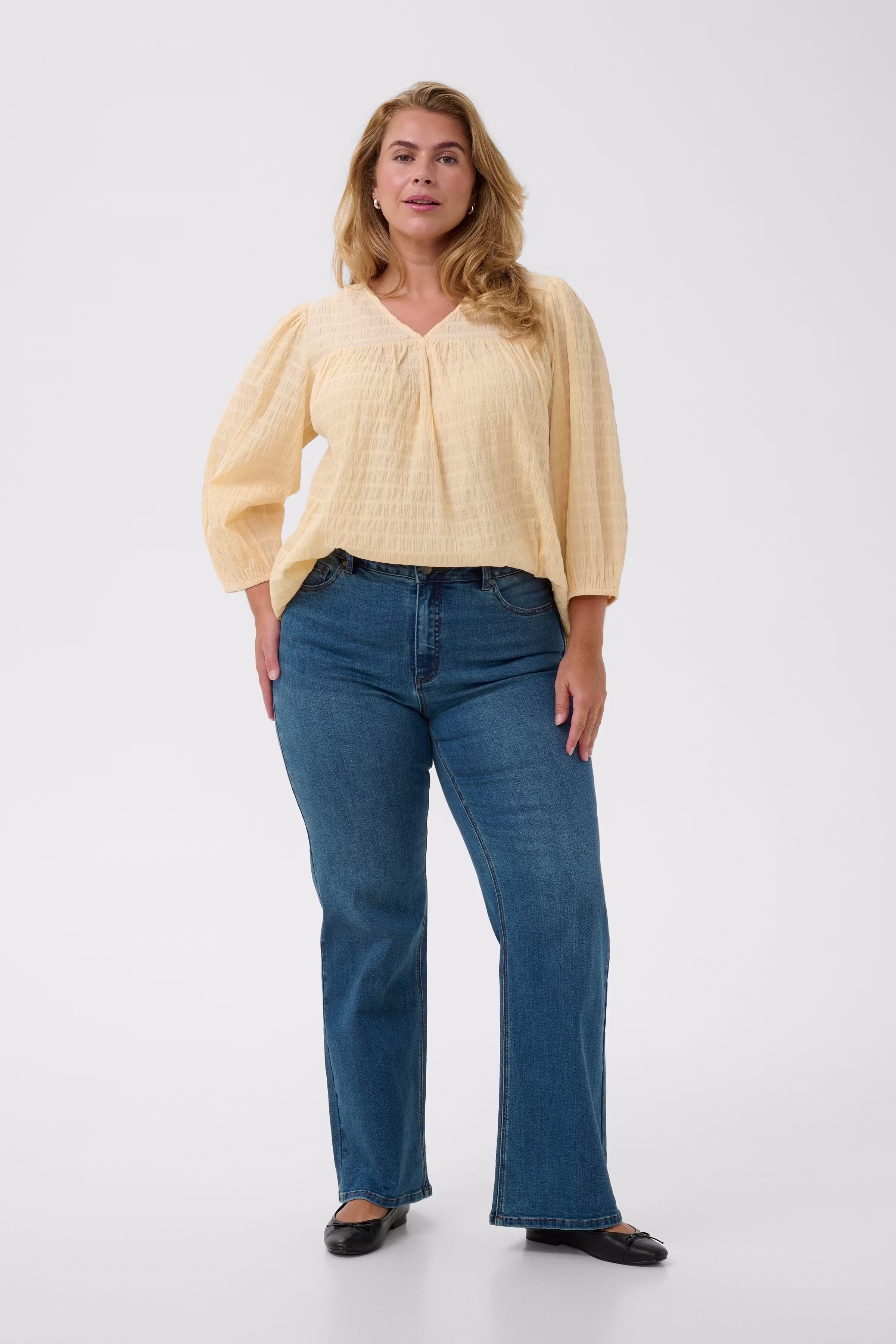 KCflora Flared Jeans LOOKBOOK FRONT 10583711-102272