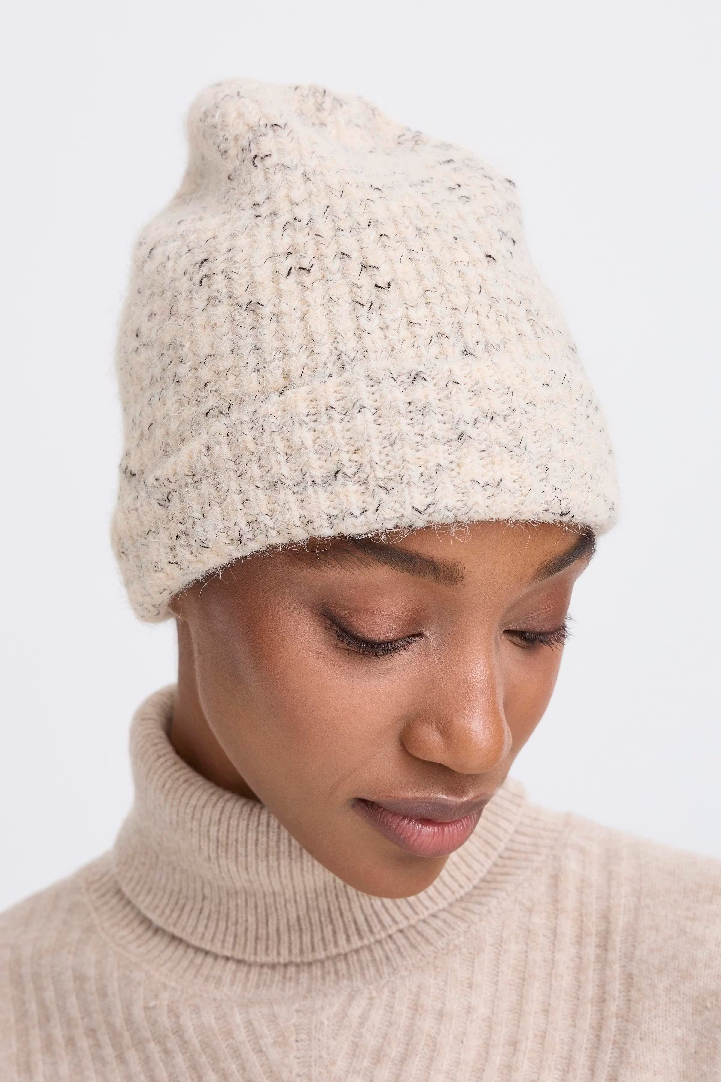 IALIINA Hue LOOKBOOK FRONT 20124393-1243011