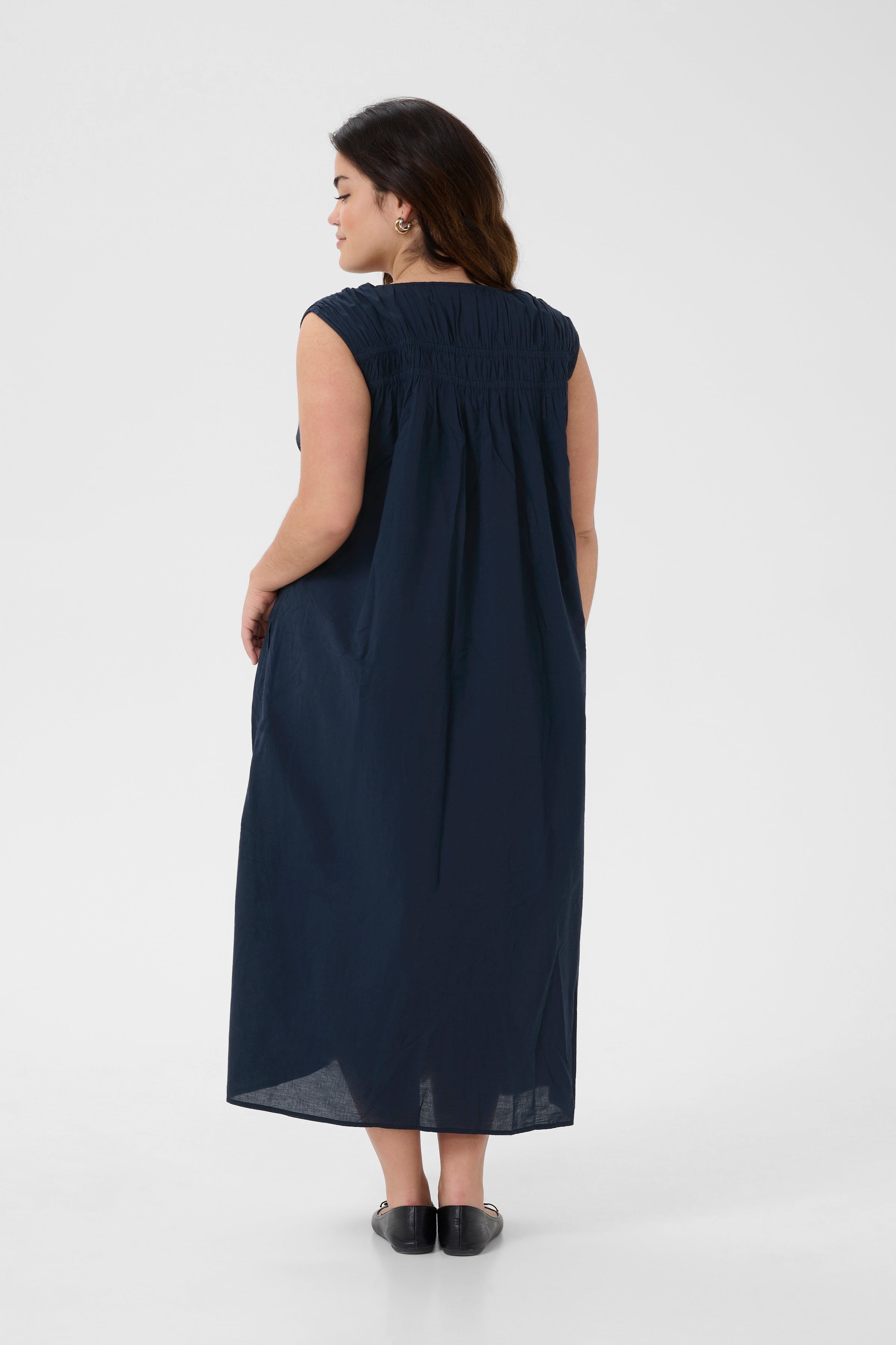 KCthia Kjole LOOKBOOK BACK 10583237-194020