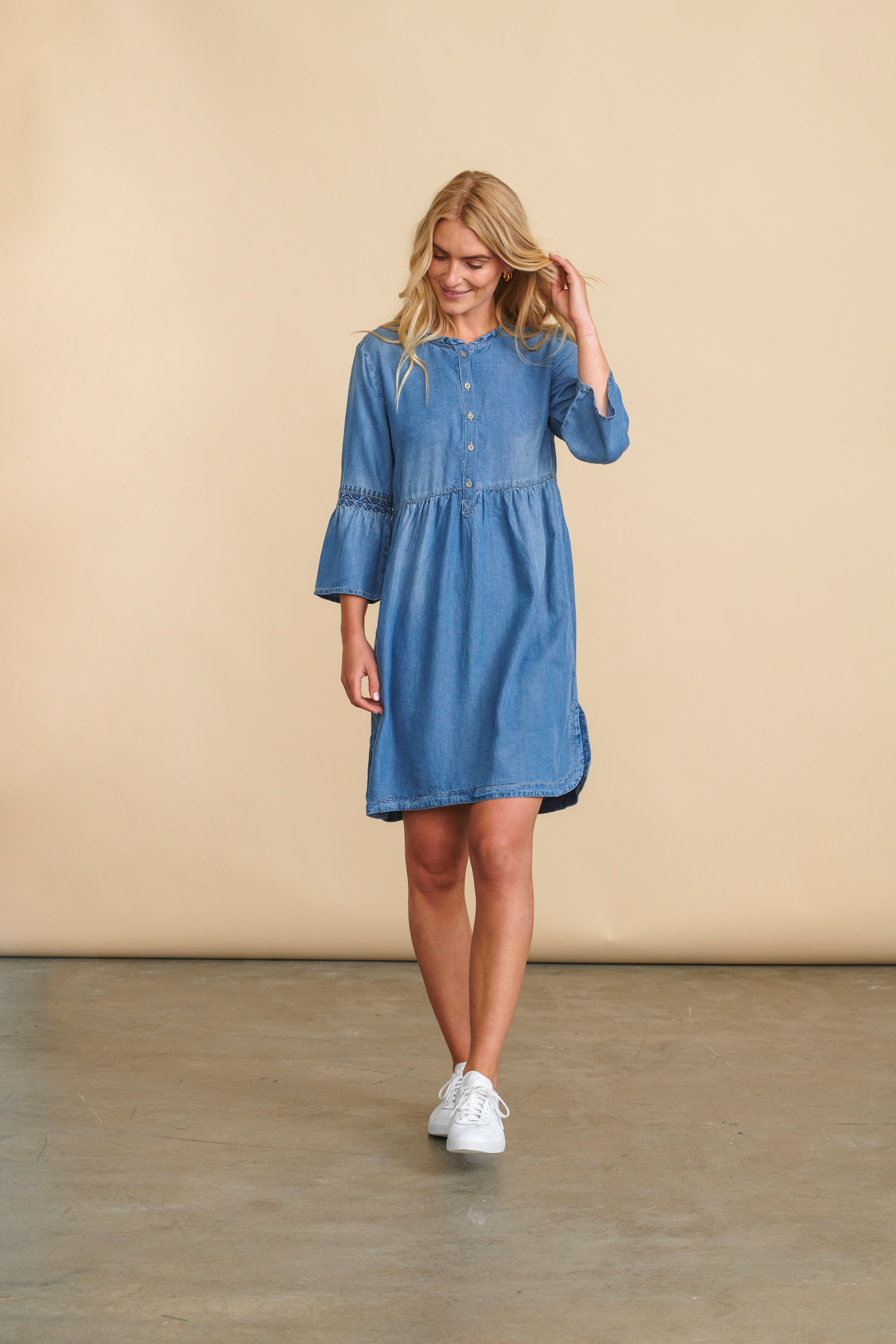 Lussa Robe LOCATION NONE 10602770-62694