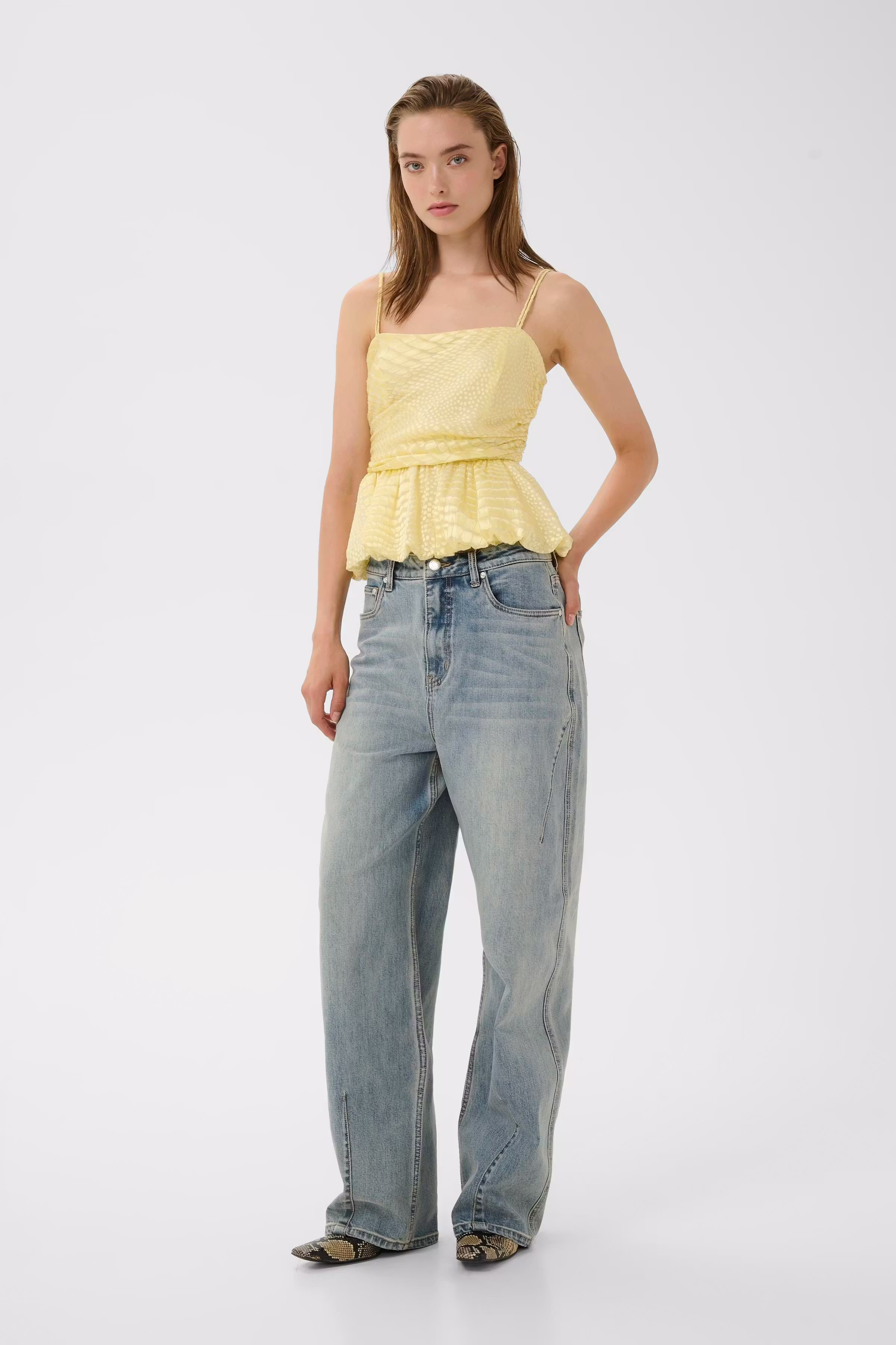 GZnoma Jeans LOOKBOOK FRONT 10911185-109408