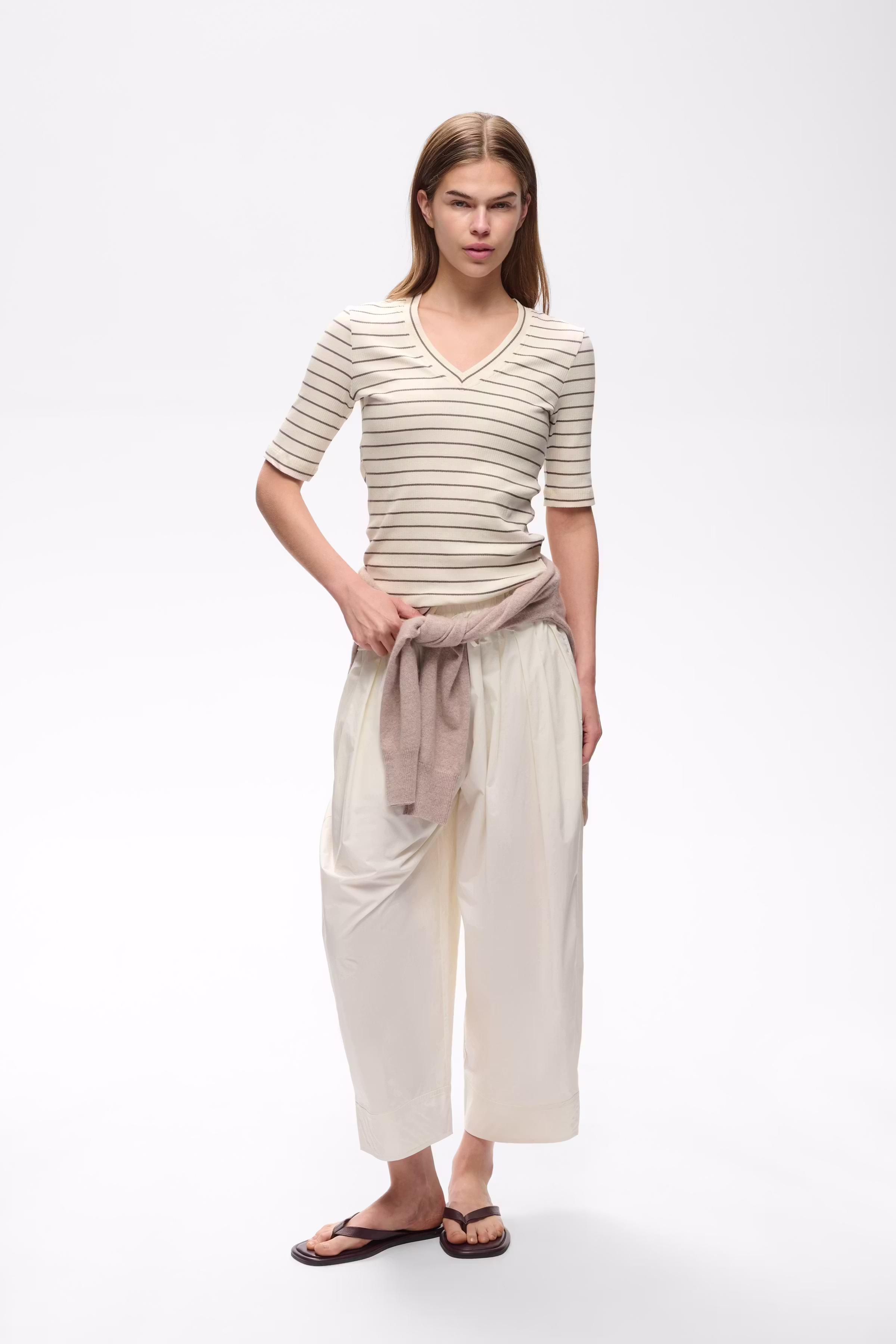 DagnaIW Striped V T-shirt LOOKBOOK FRONT 30107270-305171