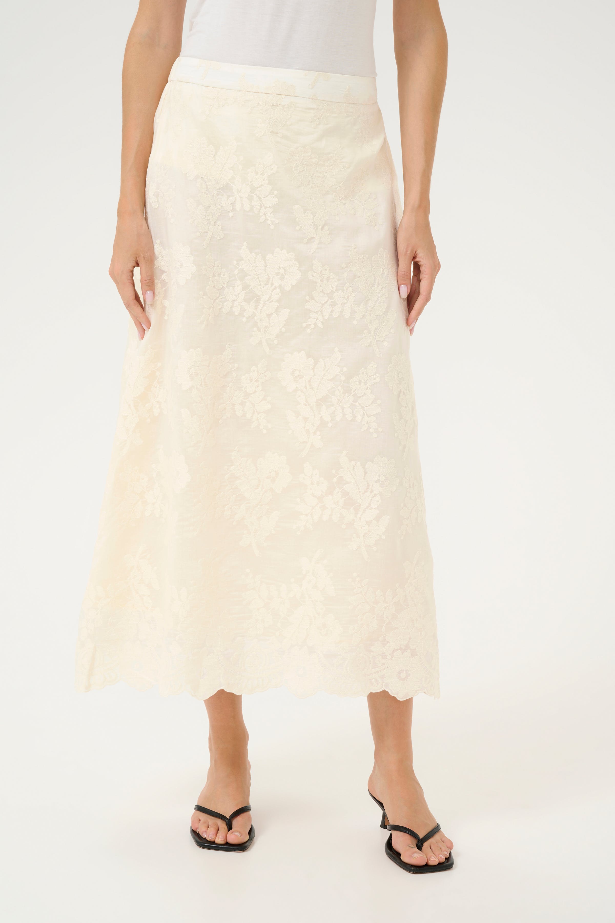 CUarona Skirt LOOKBOOK FRONT 50111914-120304