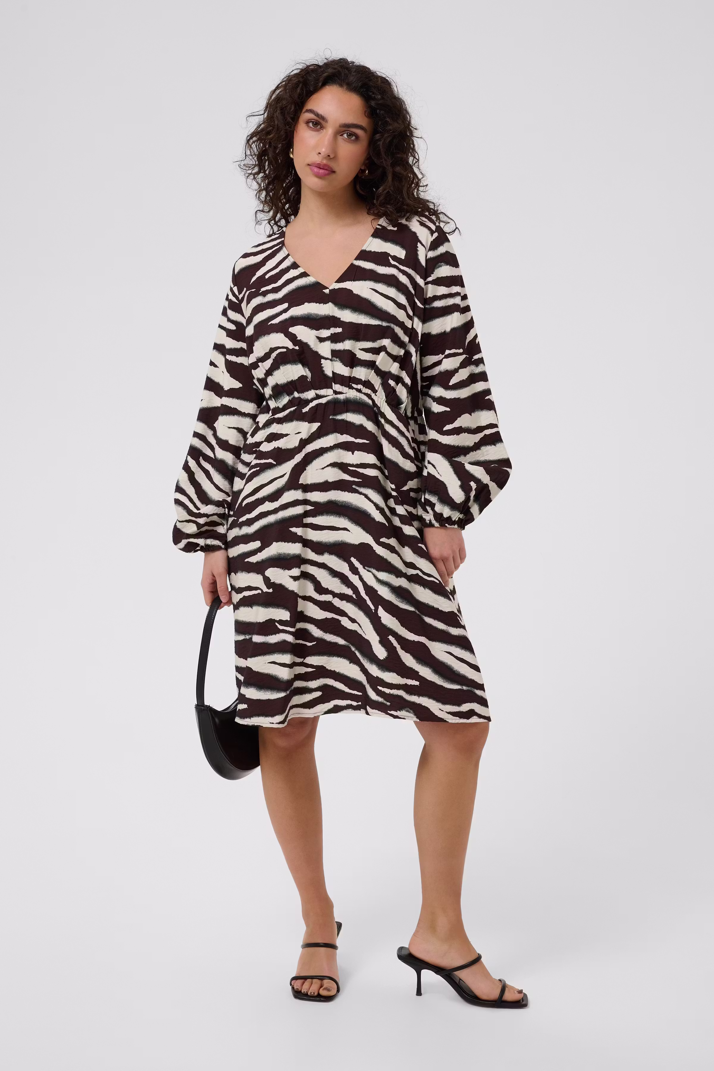 KAviky Jurk LOOKBOOK FRONT 10511734-109449