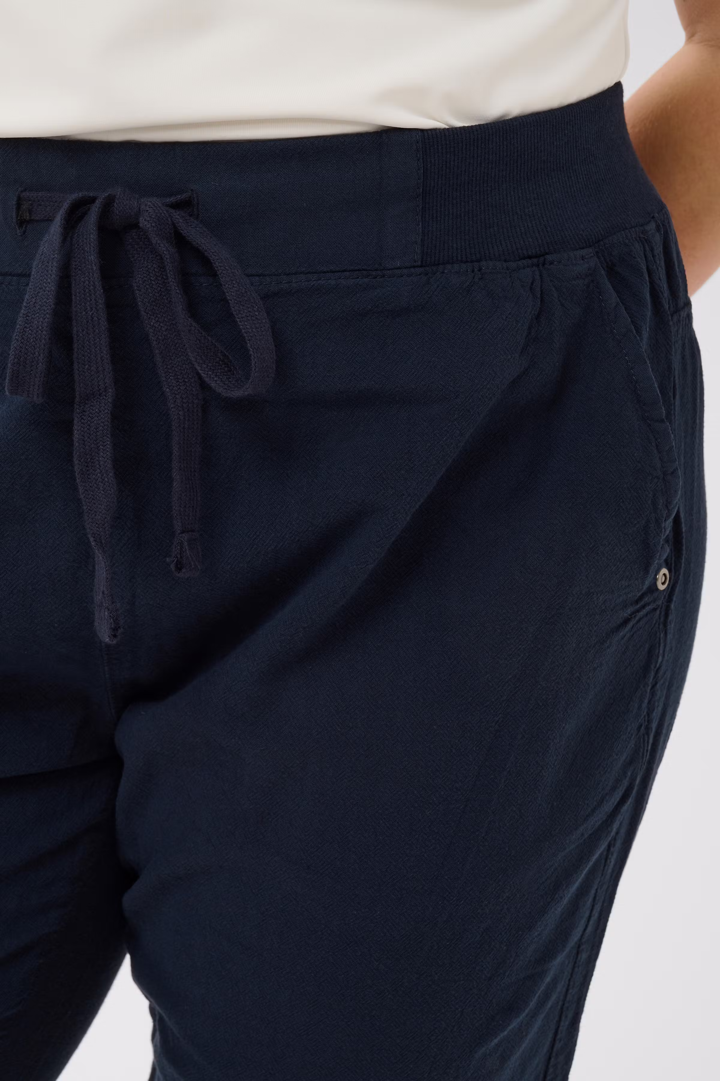 KCnana Capri pants LOOKBOOK DETAIL 10580057-194020