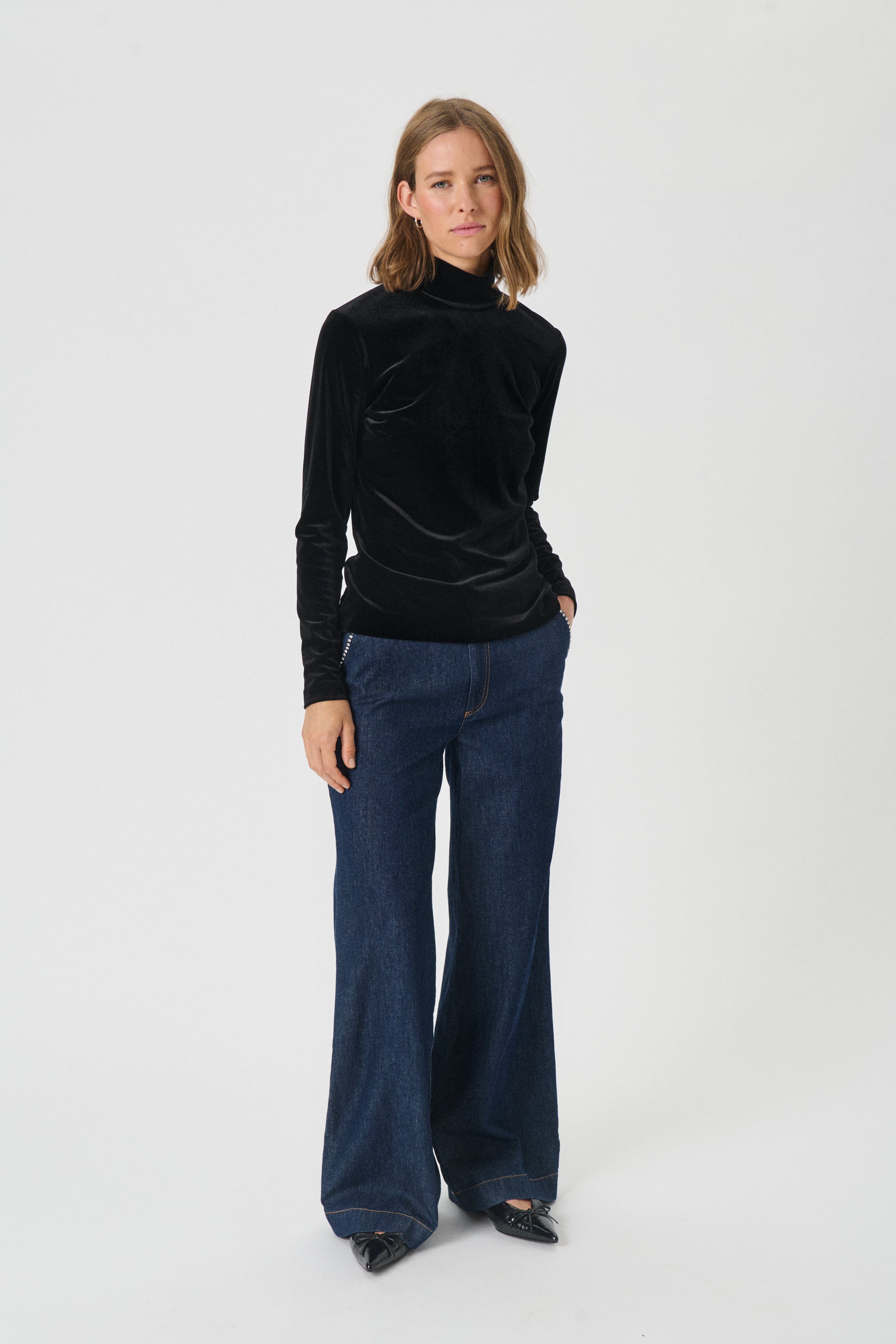 MonePW Velvet Pullover LOOKBOOK FRONT 30309208-194008