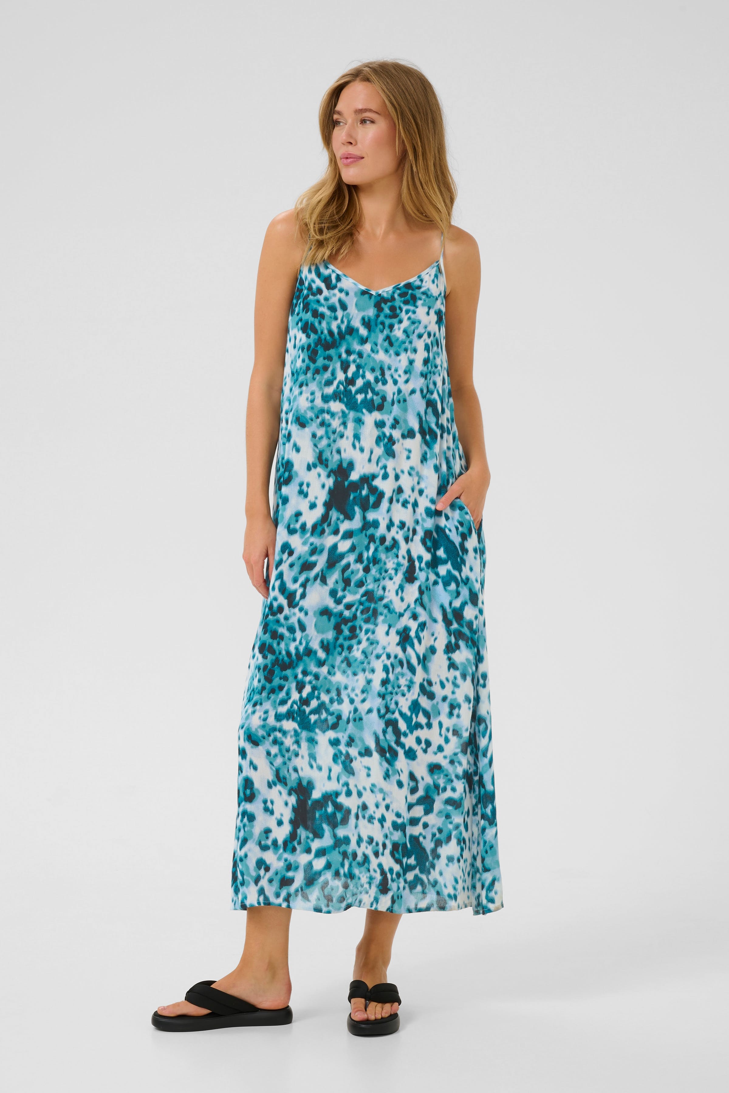 KAthora Jurk LOOKBOOK FRONT 10510045-107662