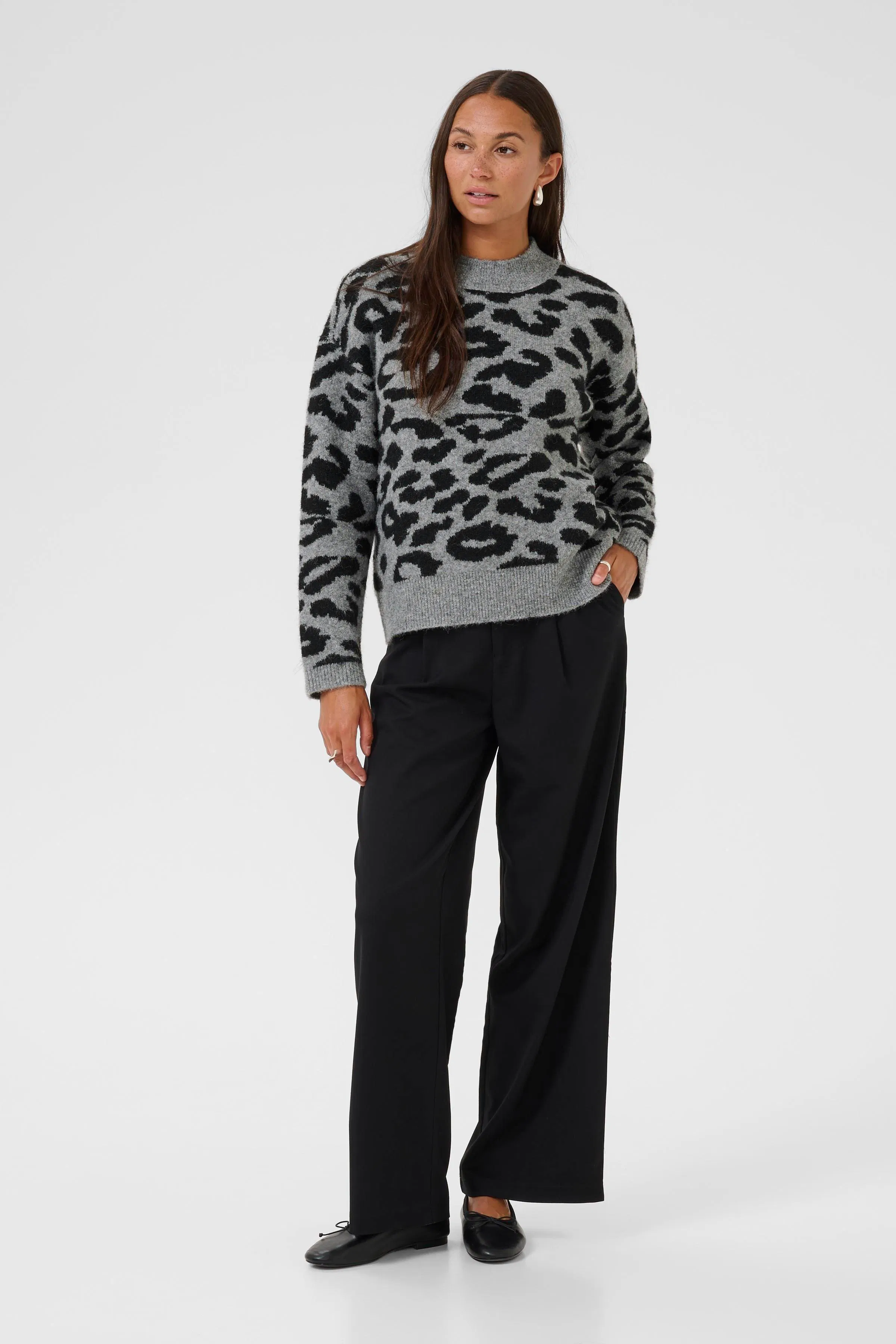 KAsandra Pullover LOOKBOOK FRONT 10511193-108298