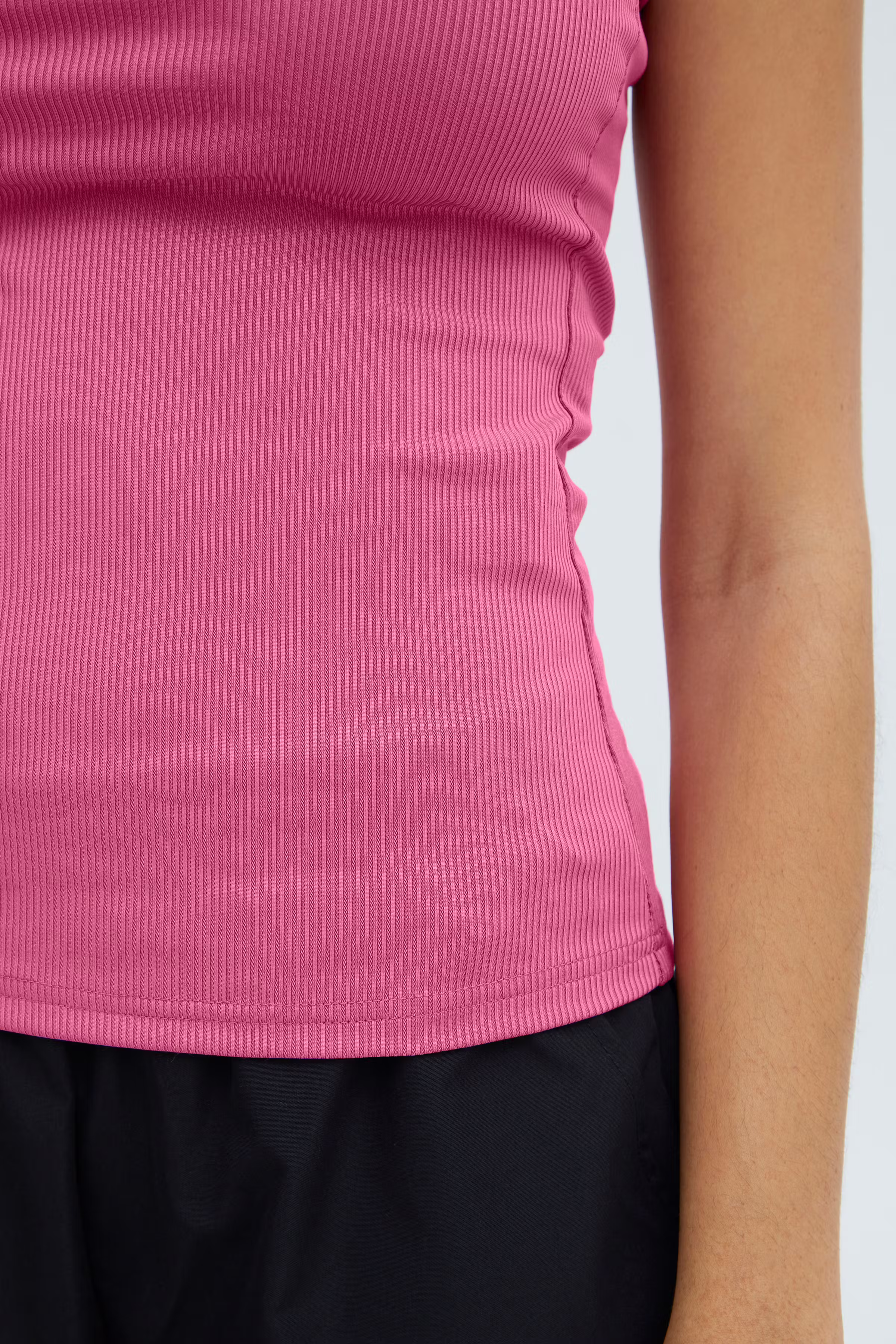 IXHILLA T-shirt LOOKBOOK DETAIL 20119229-172625