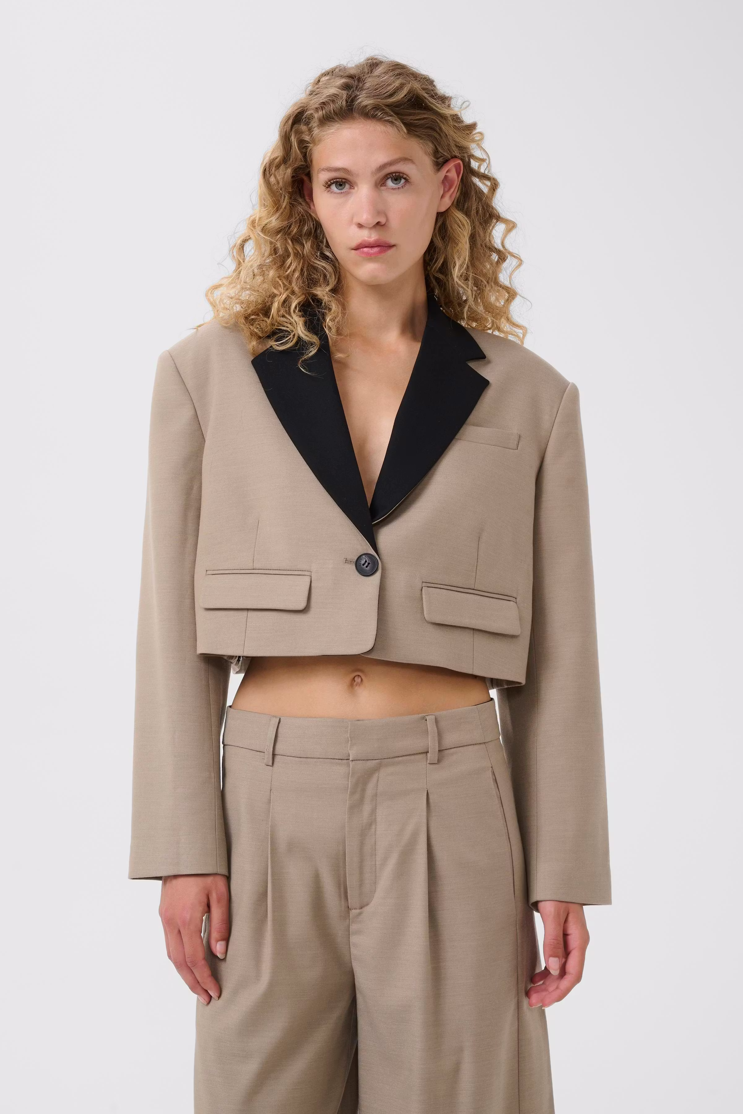 GZnella Blazer LOOKBOOK FRONT 10911103-109222