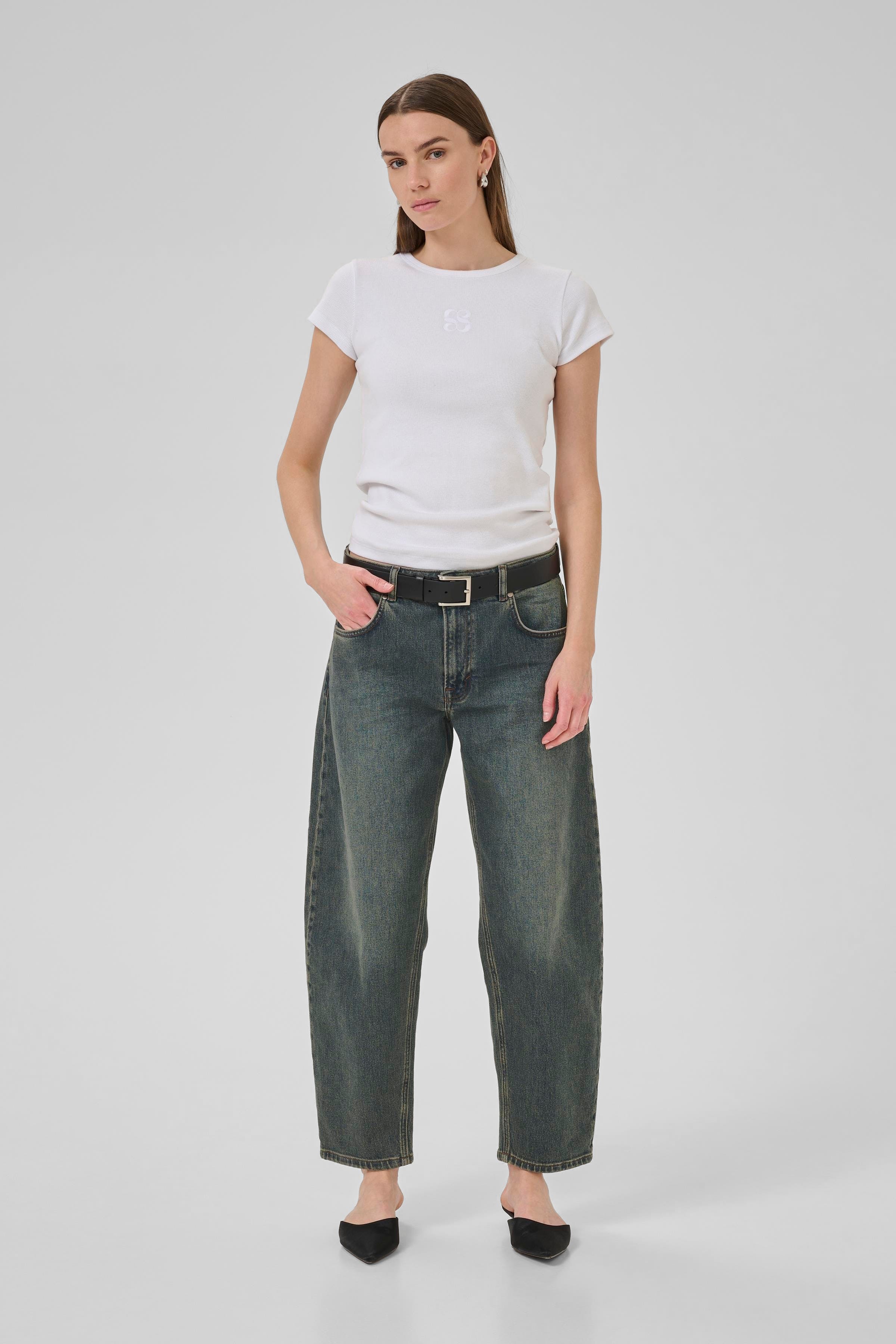 BalooMW Barrel Jeans LOOKBOOK FRONT 10705092-100066