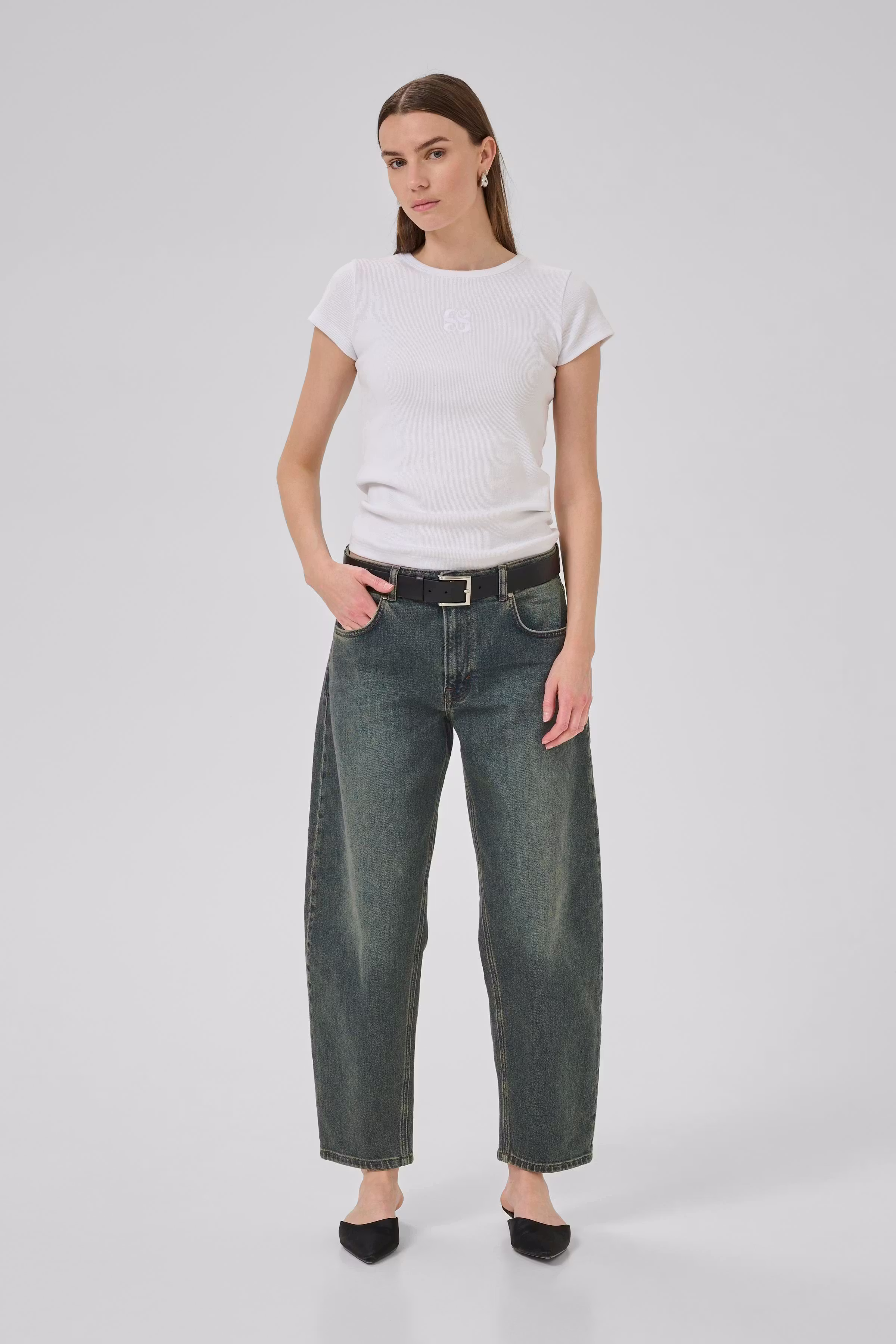 BalooMW Barrel Jeans LOOKBOOK FRONT 10705092-100066